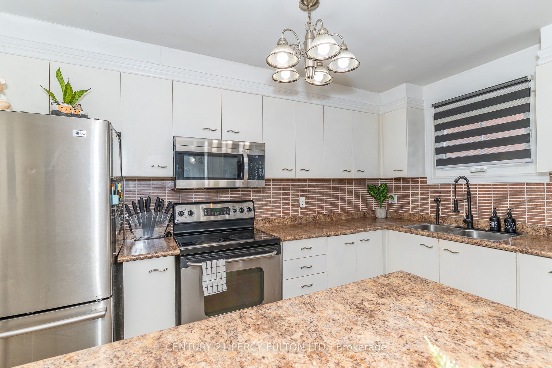 557 Cobblehill Drive Property Photo 11