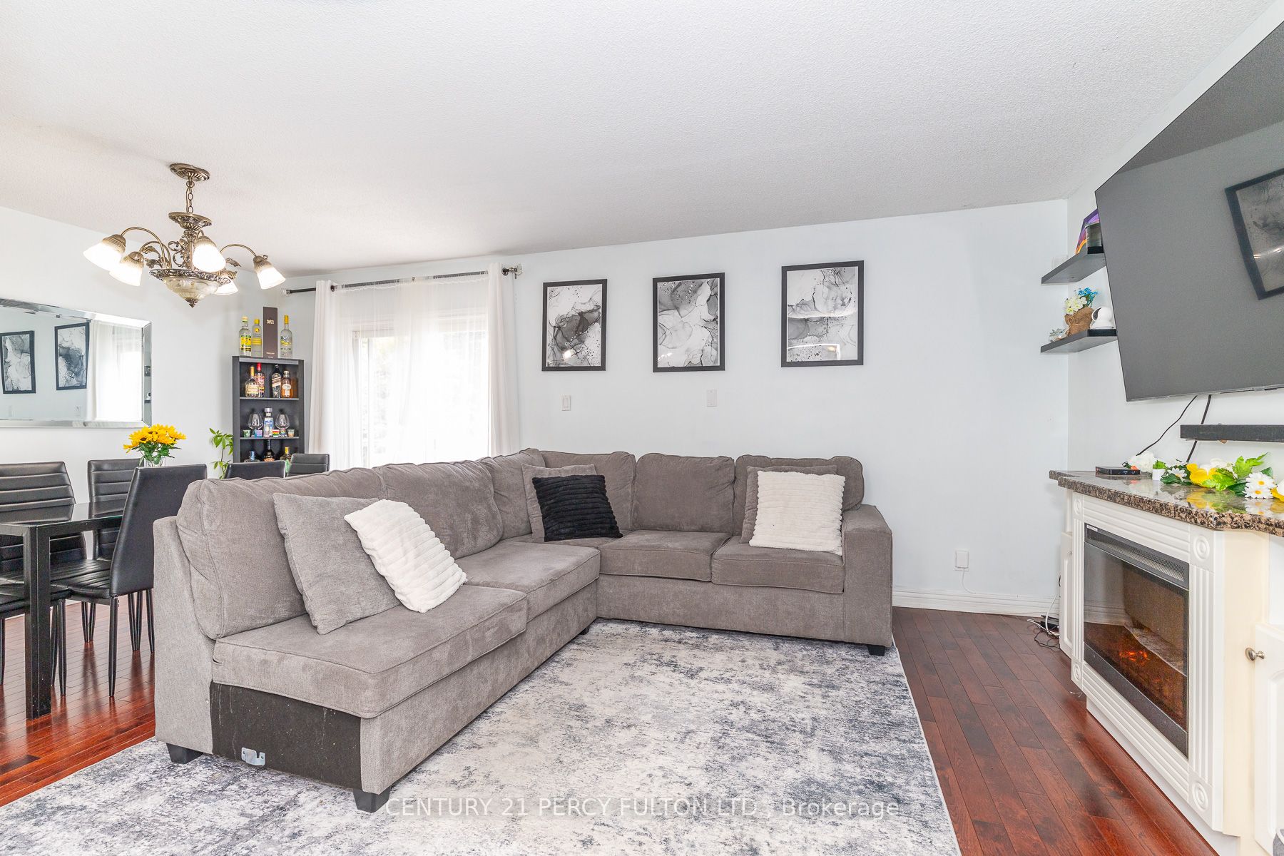557 Cobblehill Drive Property Photo 12