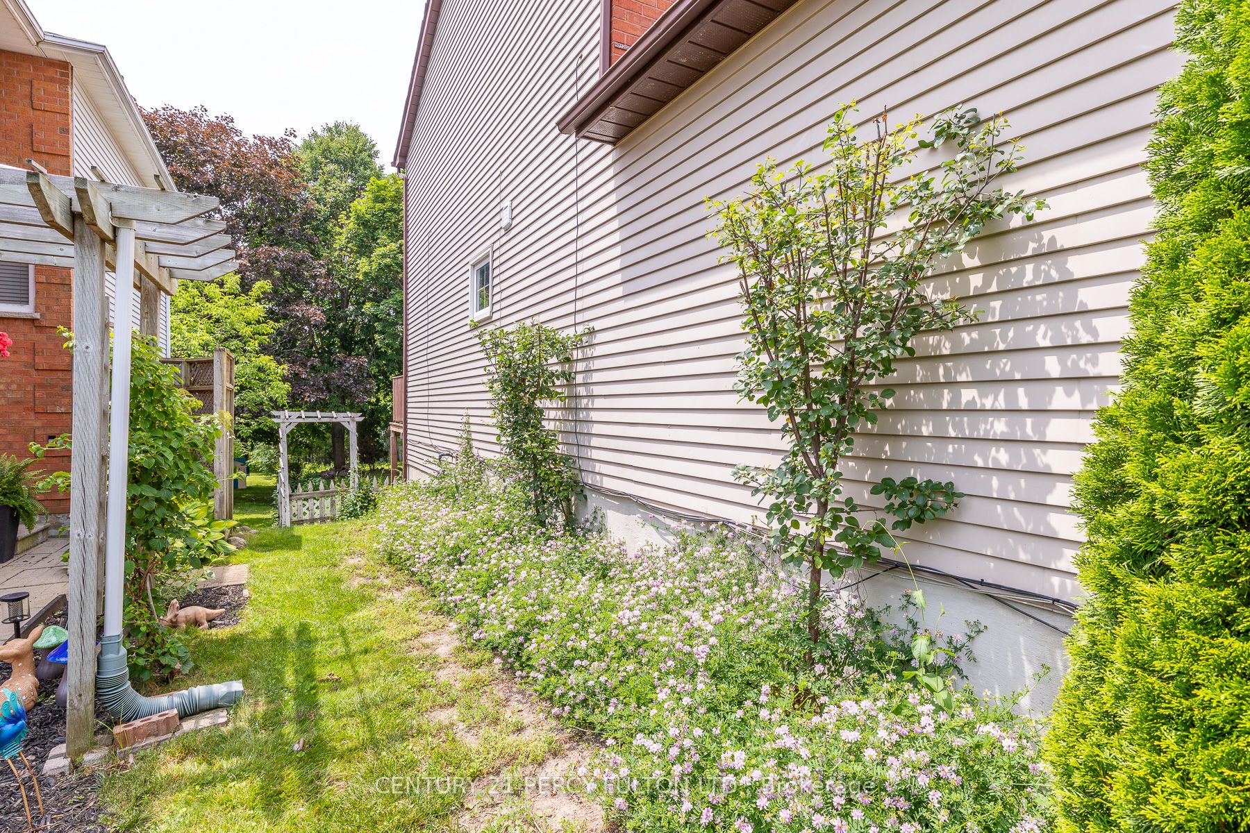 557 Cobblehill Drive Property Photo 39