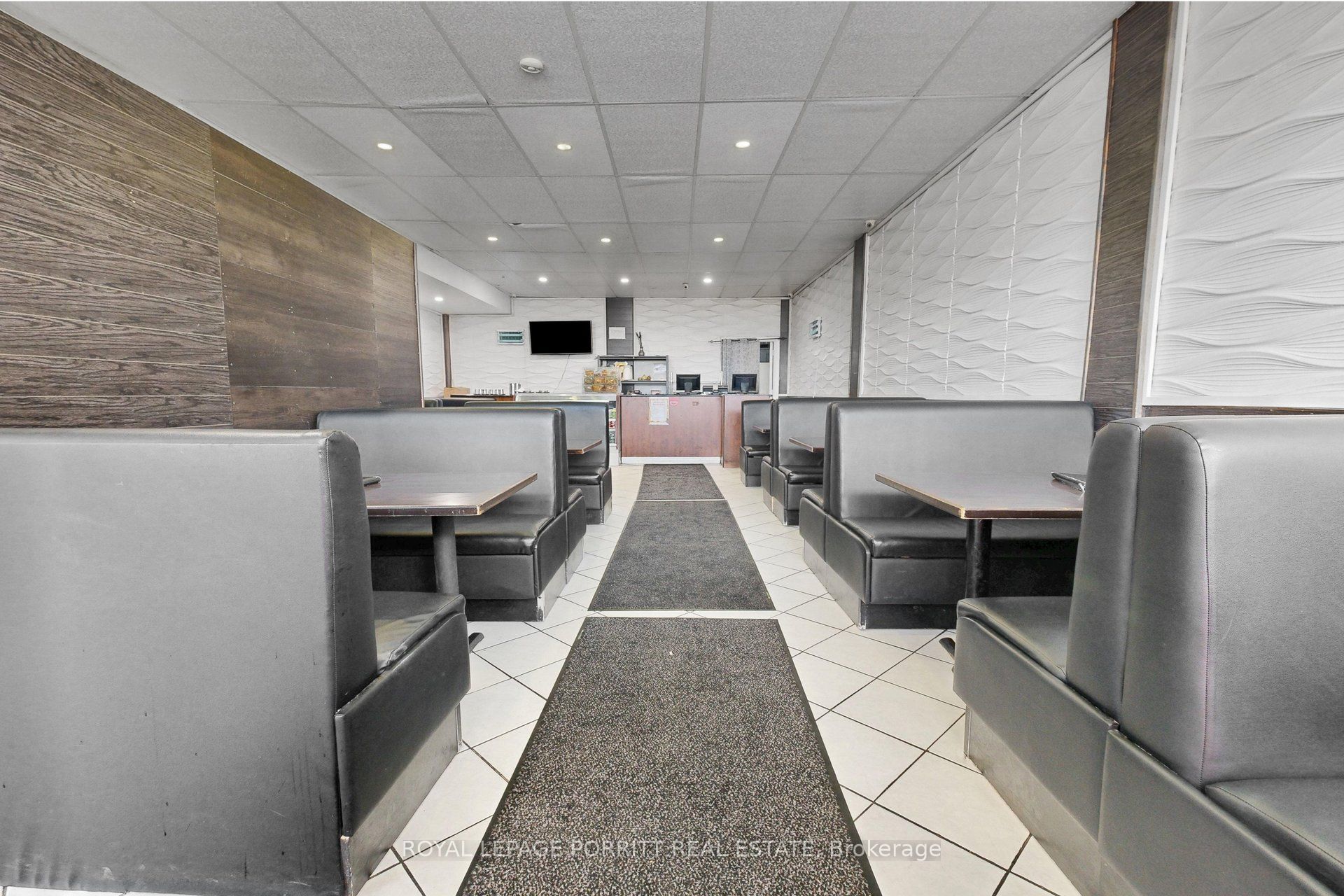 2633 Eglinton Avenue E Property Photo 4