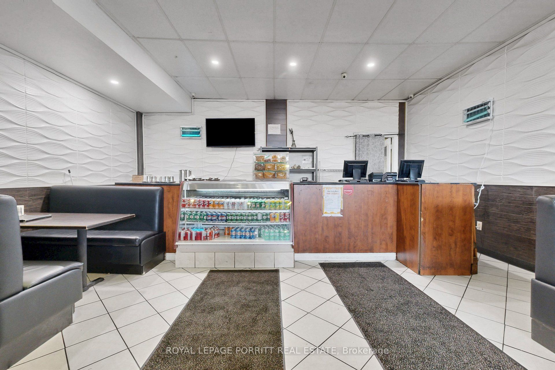 2633 Eglinton Avenue E Property Photo 6