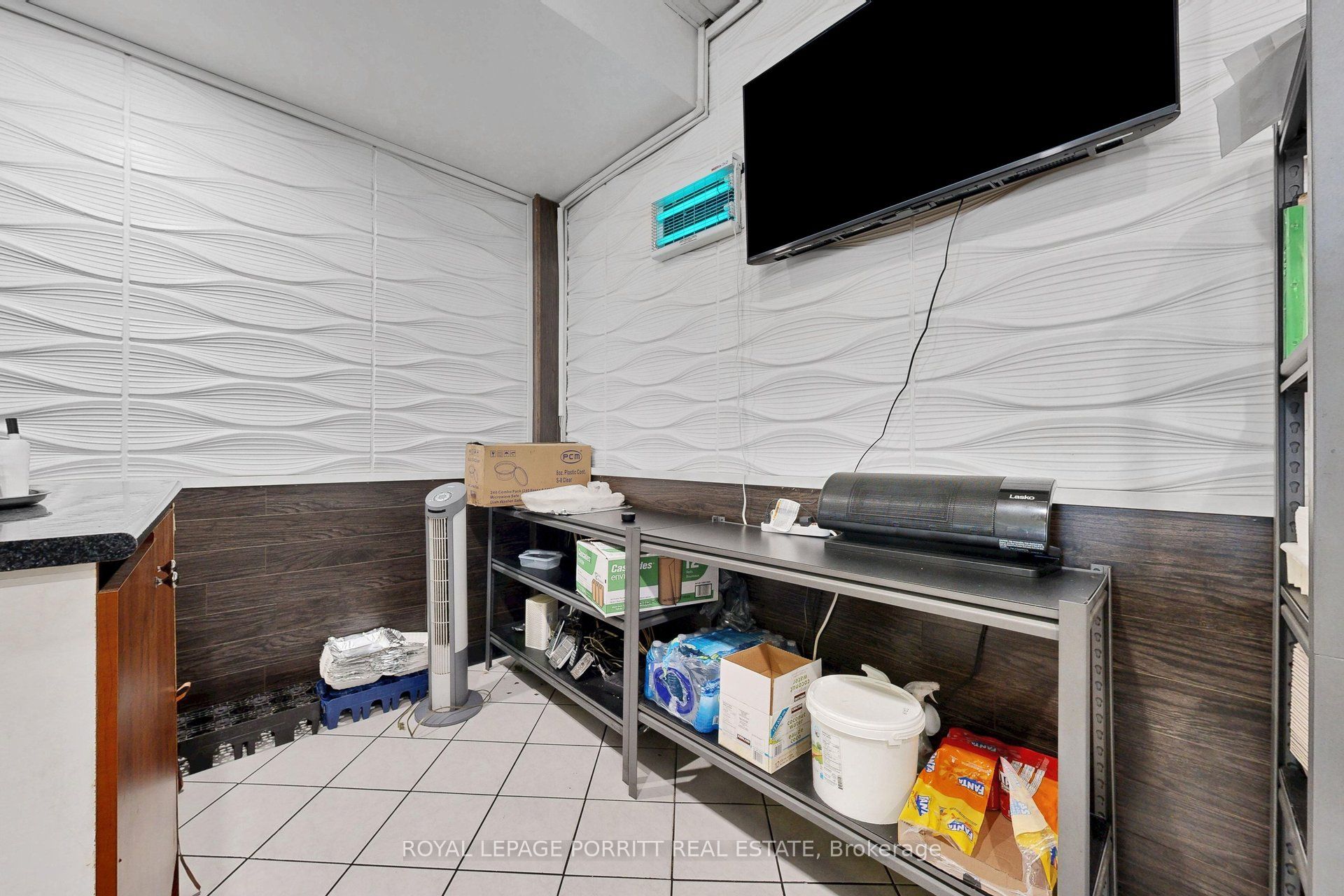 2633 Eglinton Avenue E Property Photo 10