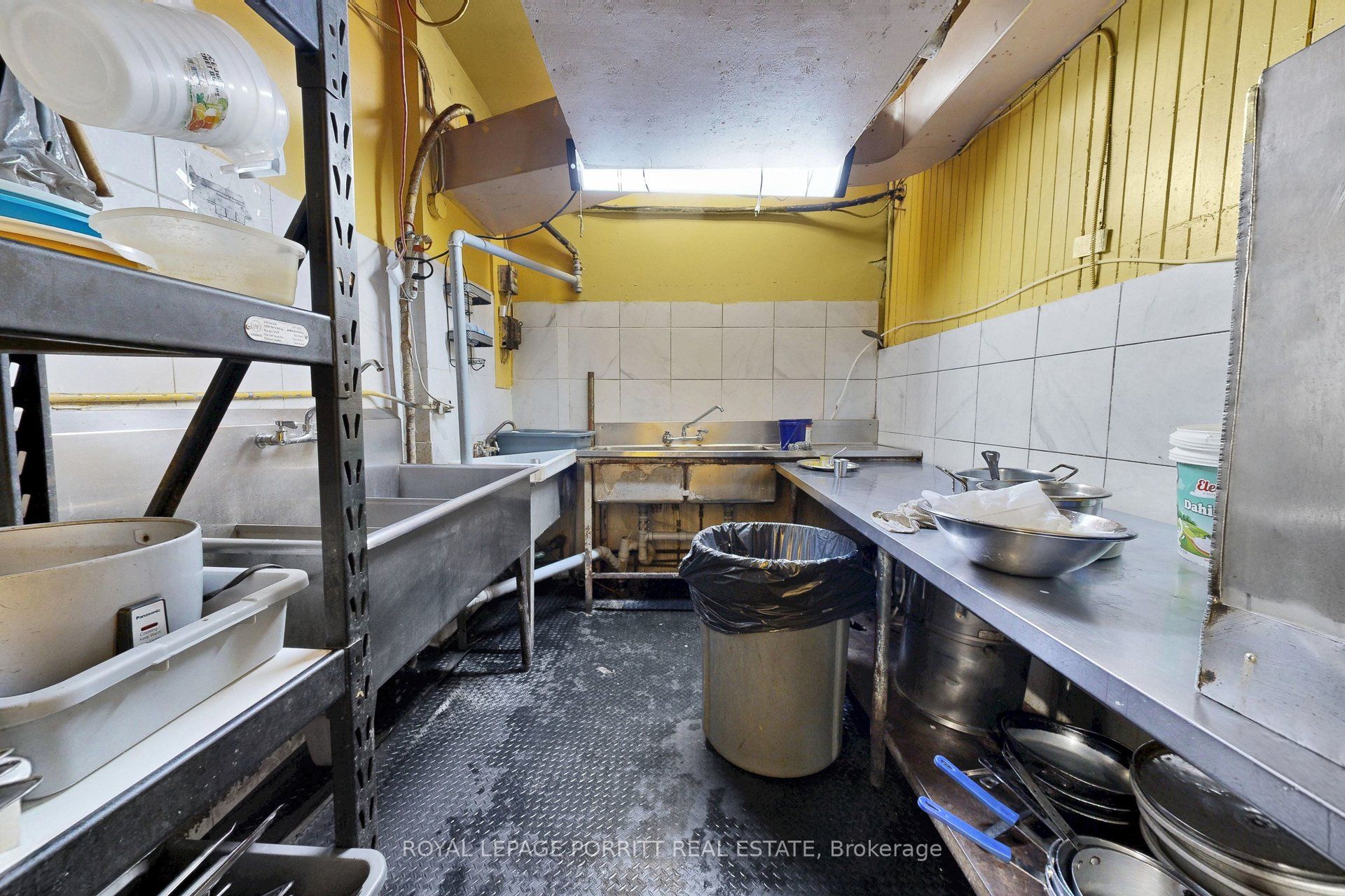 2633 Eglinton Avenue E Property Photo 16