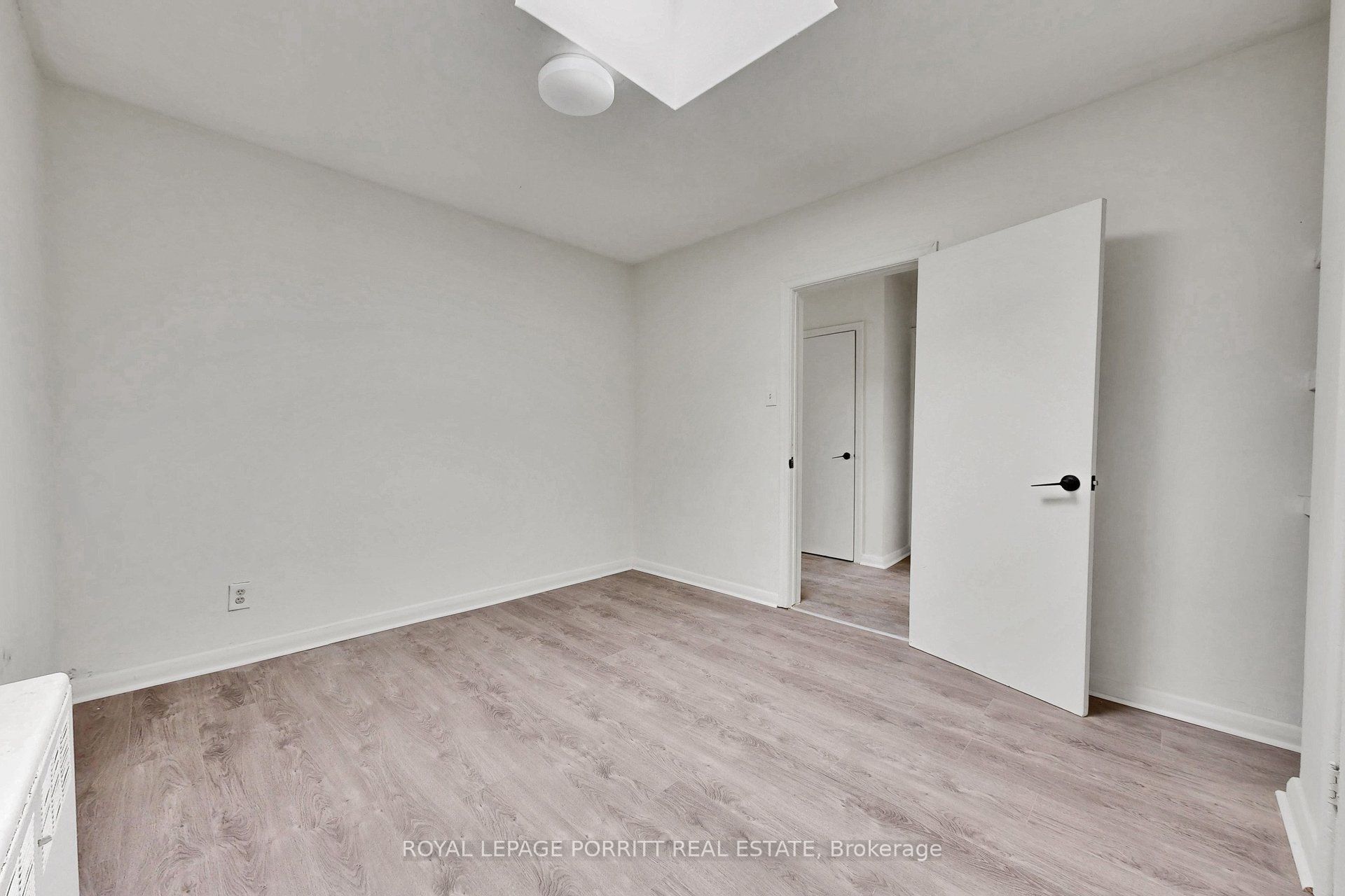 2633 Eglinton Avenue E Property Photo 20