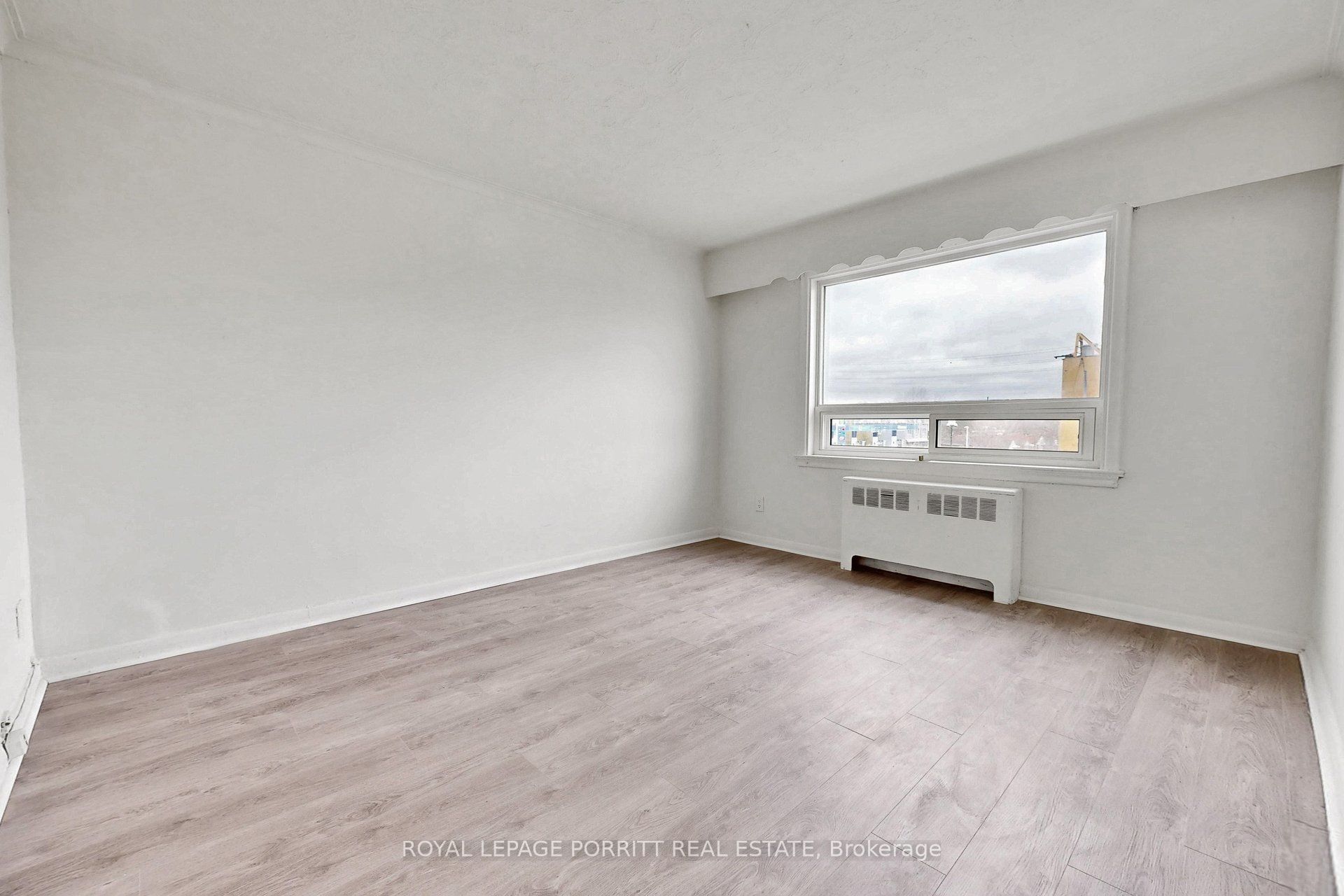2633 Eglinton Avenue E Property Photo 21