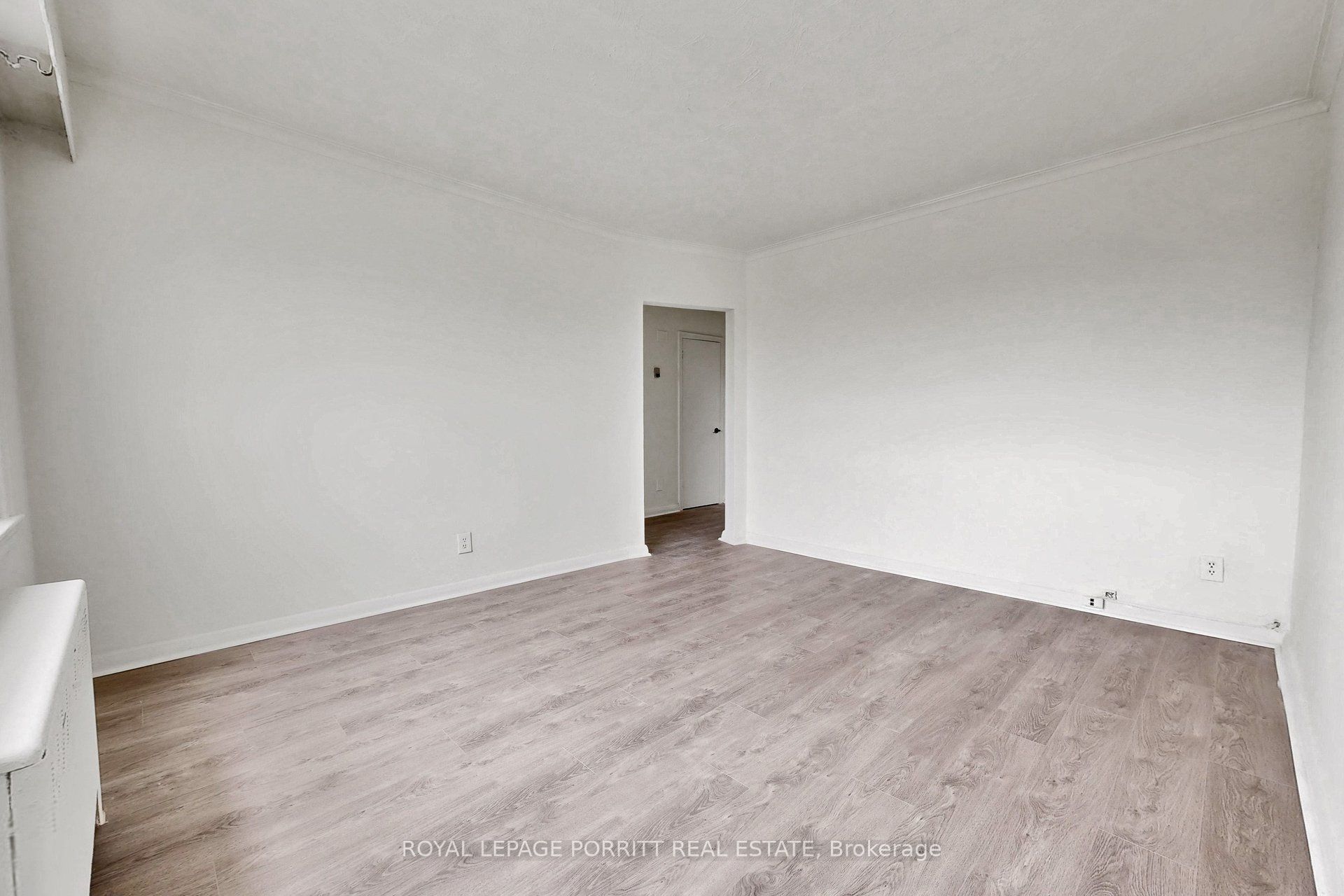 2633 Eglinton Avenue E Property Photo 23