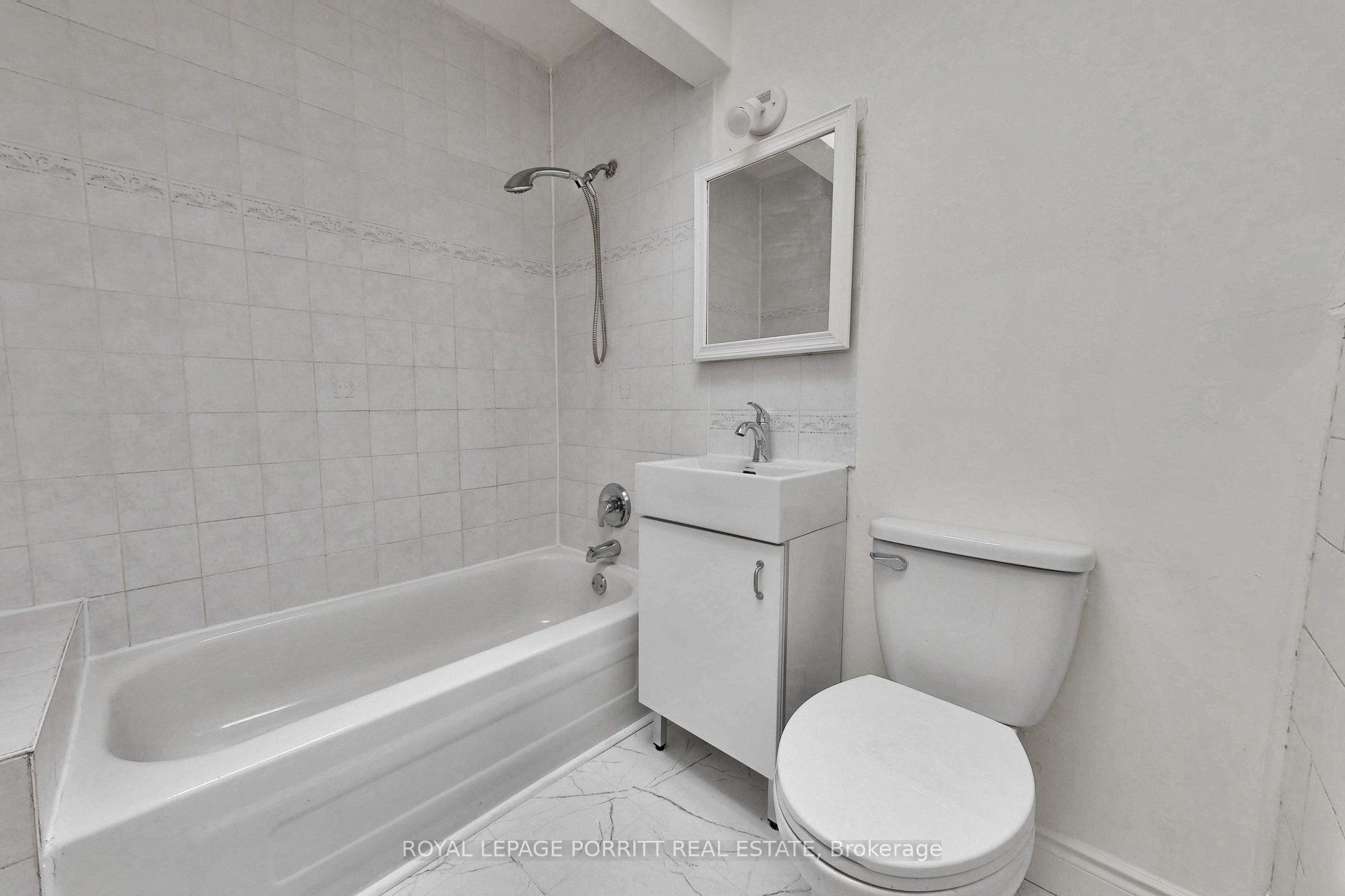 2633 Eglinton Avenue E Property Photo 26