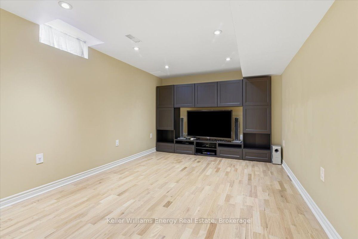 27 Dent Street Property Photo 34