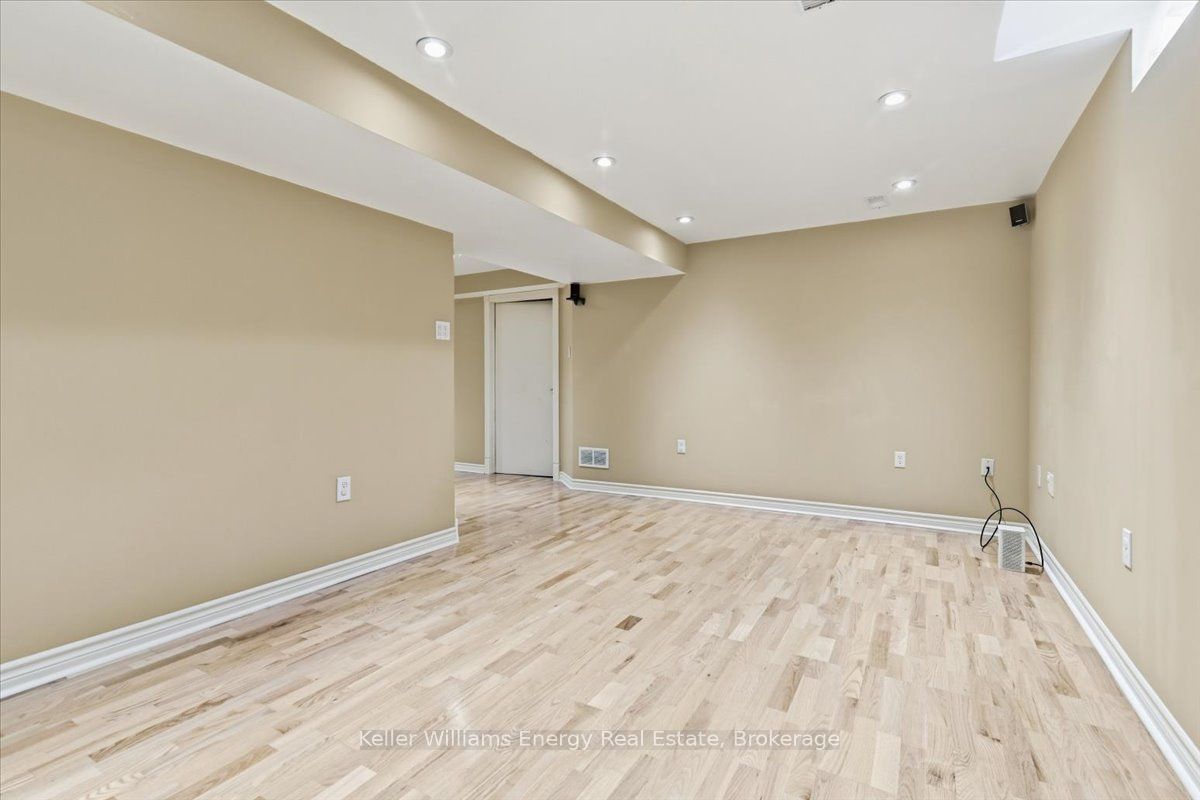 27 Dent Street Property Photo 35