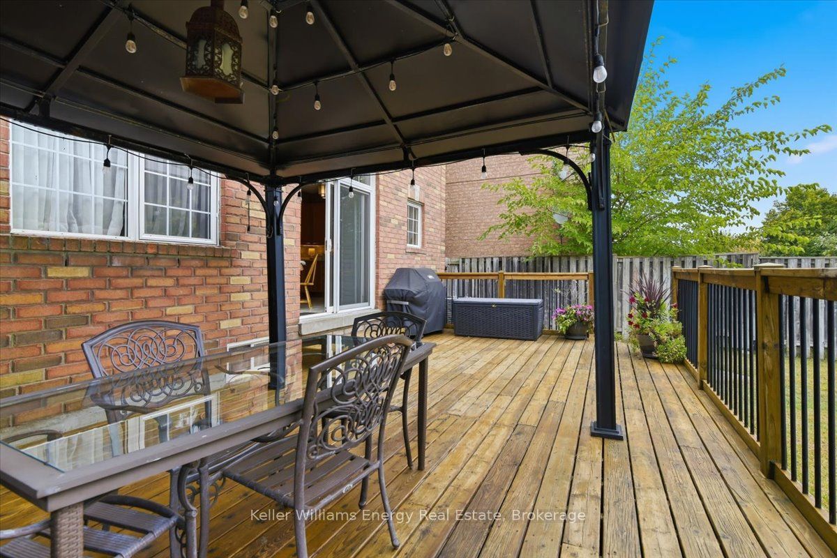 27 Dent Street Property Photo 44