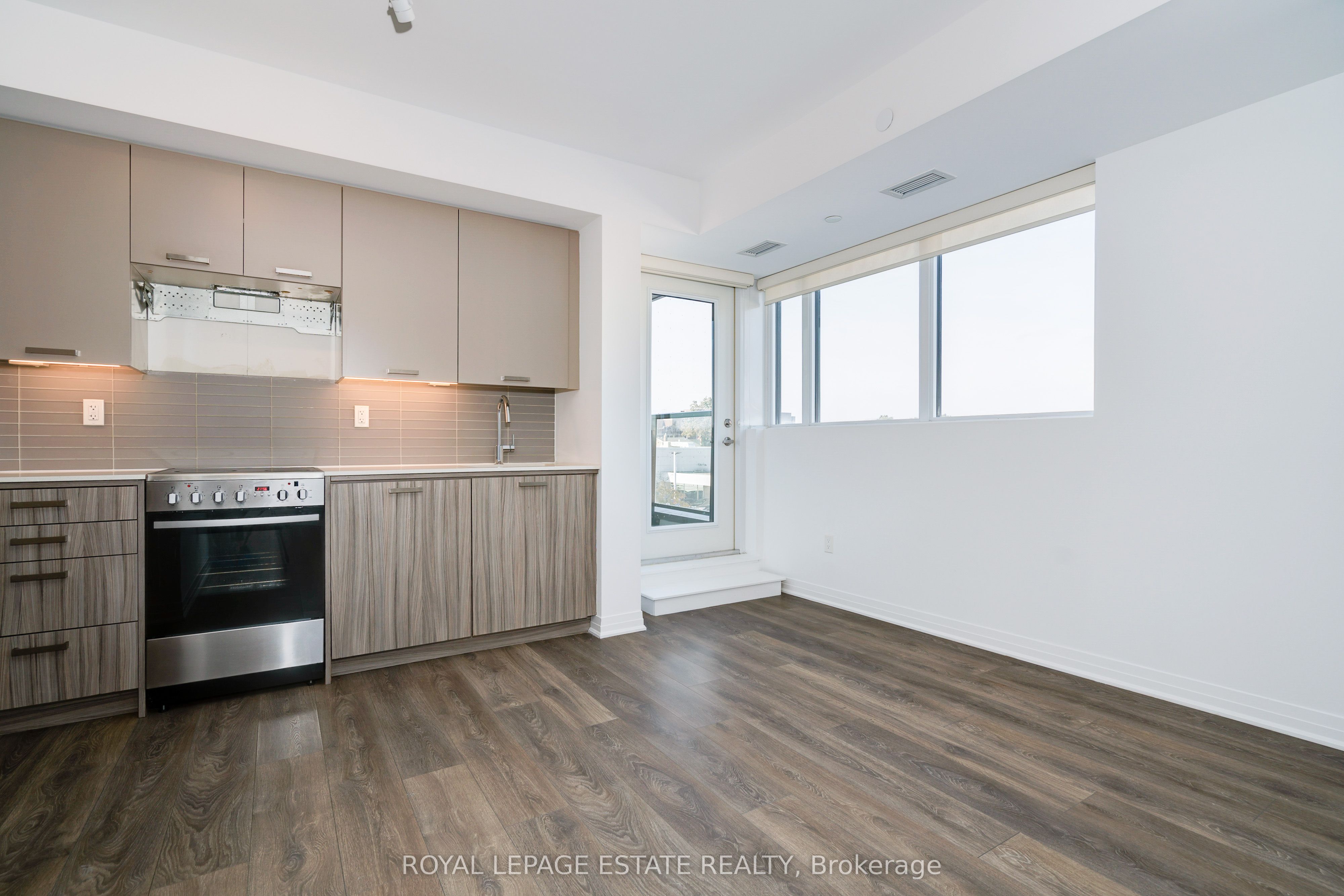 2301 Danforth Avenue 304 Property Photo 2