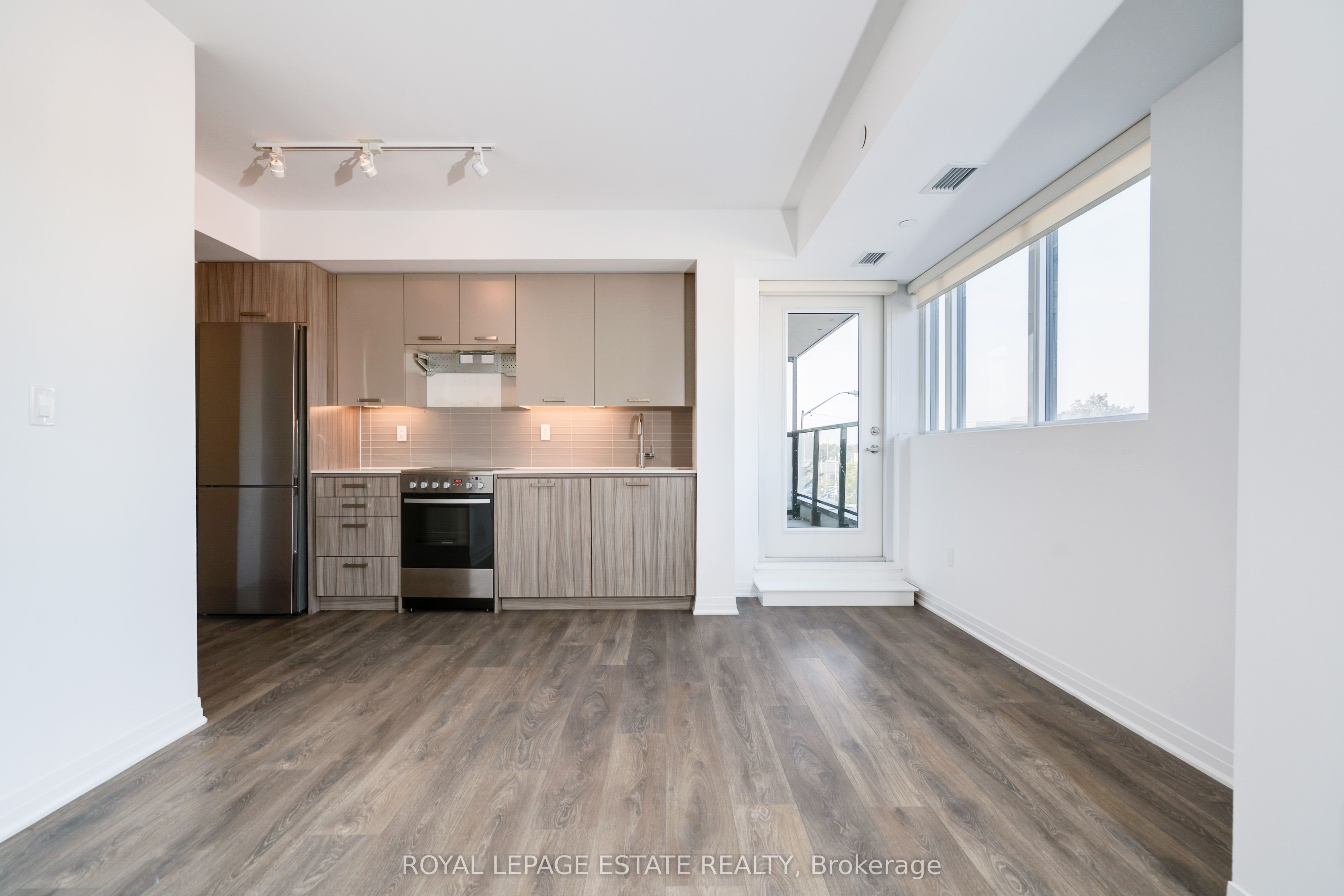 2301 Danforth Avenue 304 Property Photo 3