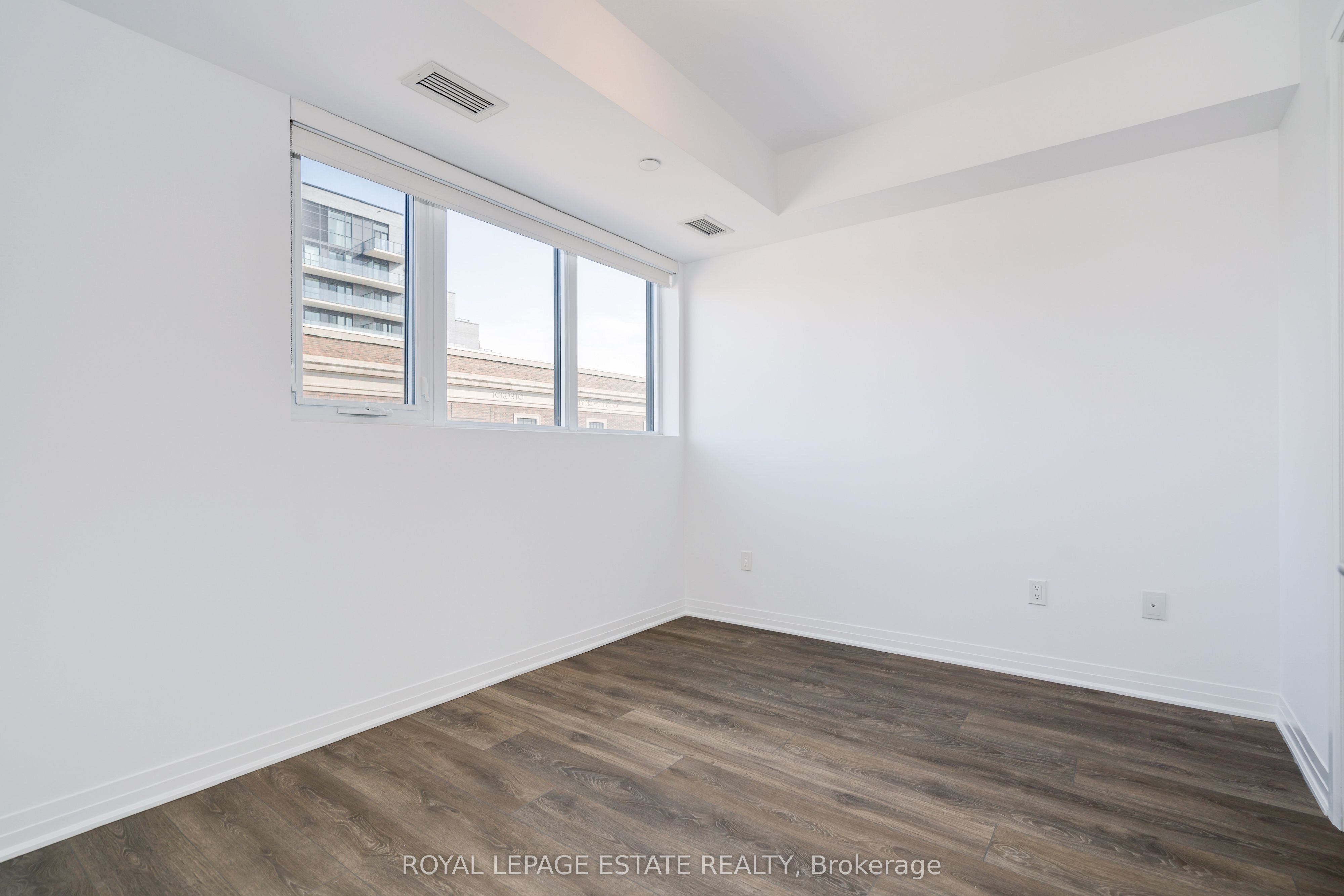 2301 Danforth Avenue 304 Property Photo 9