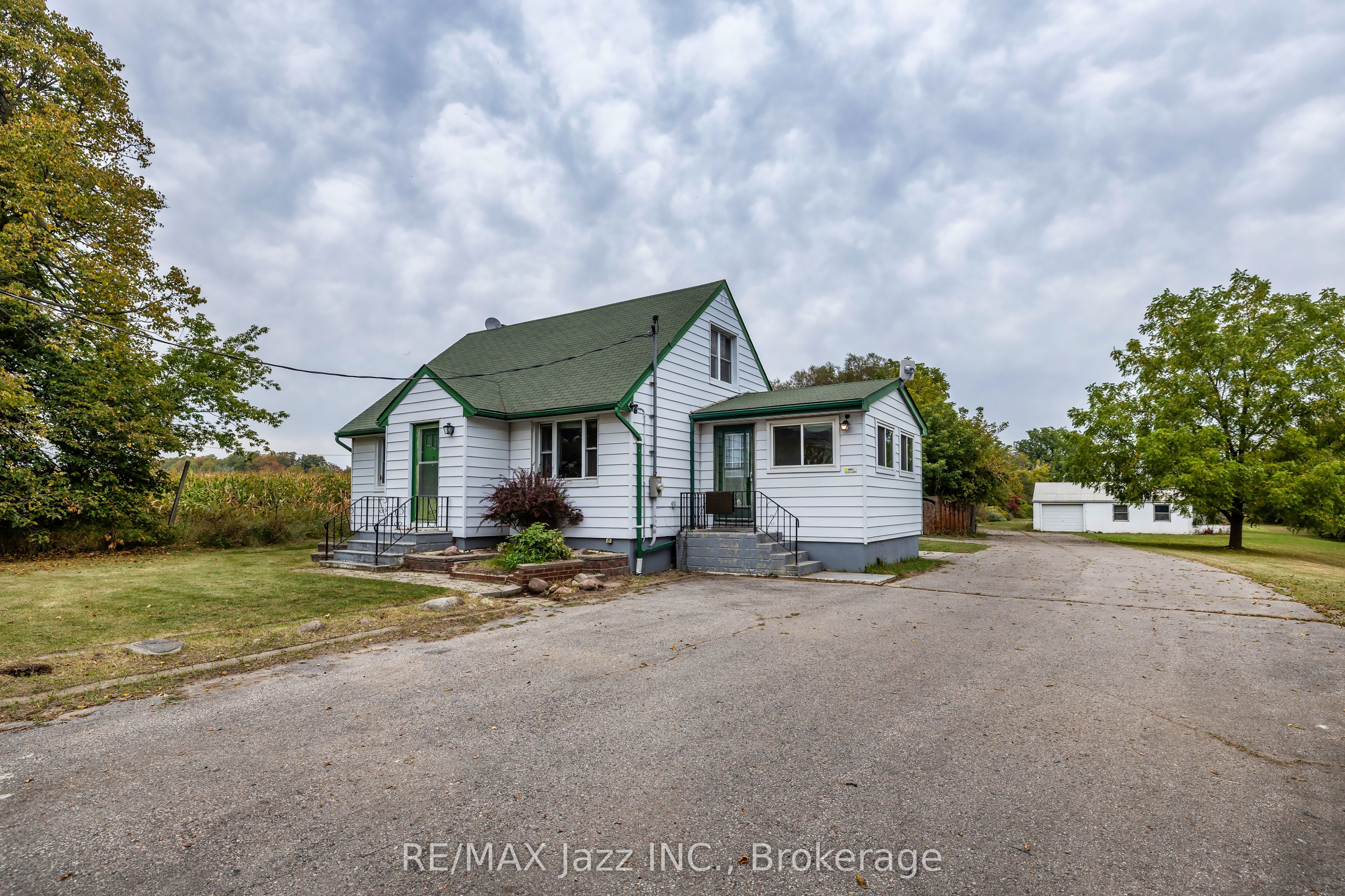 1585 Townline Road N Property Photo 1