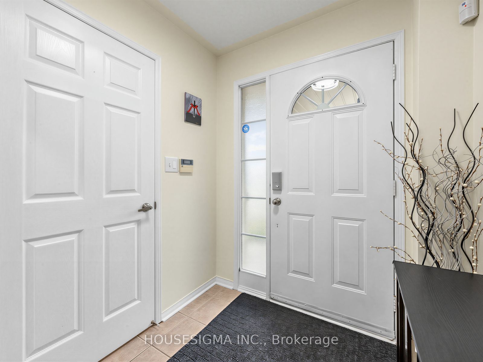 554 Aldershot Drive Property Photo 3