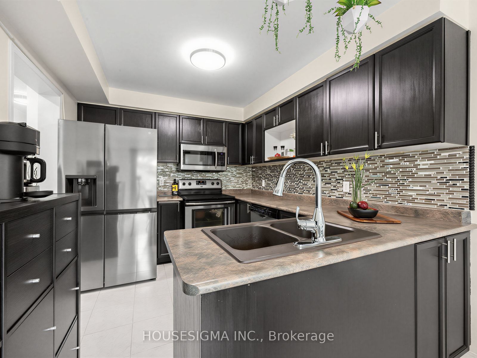 554 Aldershot Drive Property Photo 12
