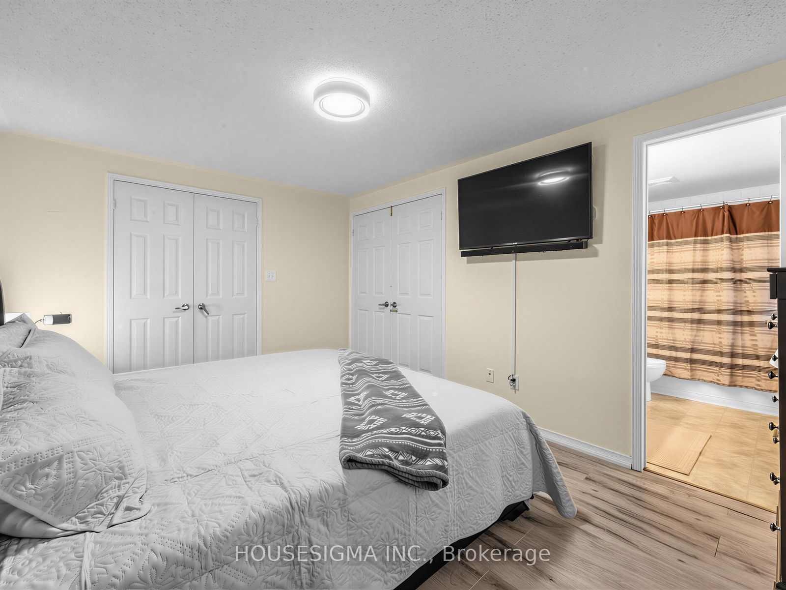 554 Aldershot Drive Property Photo 16
