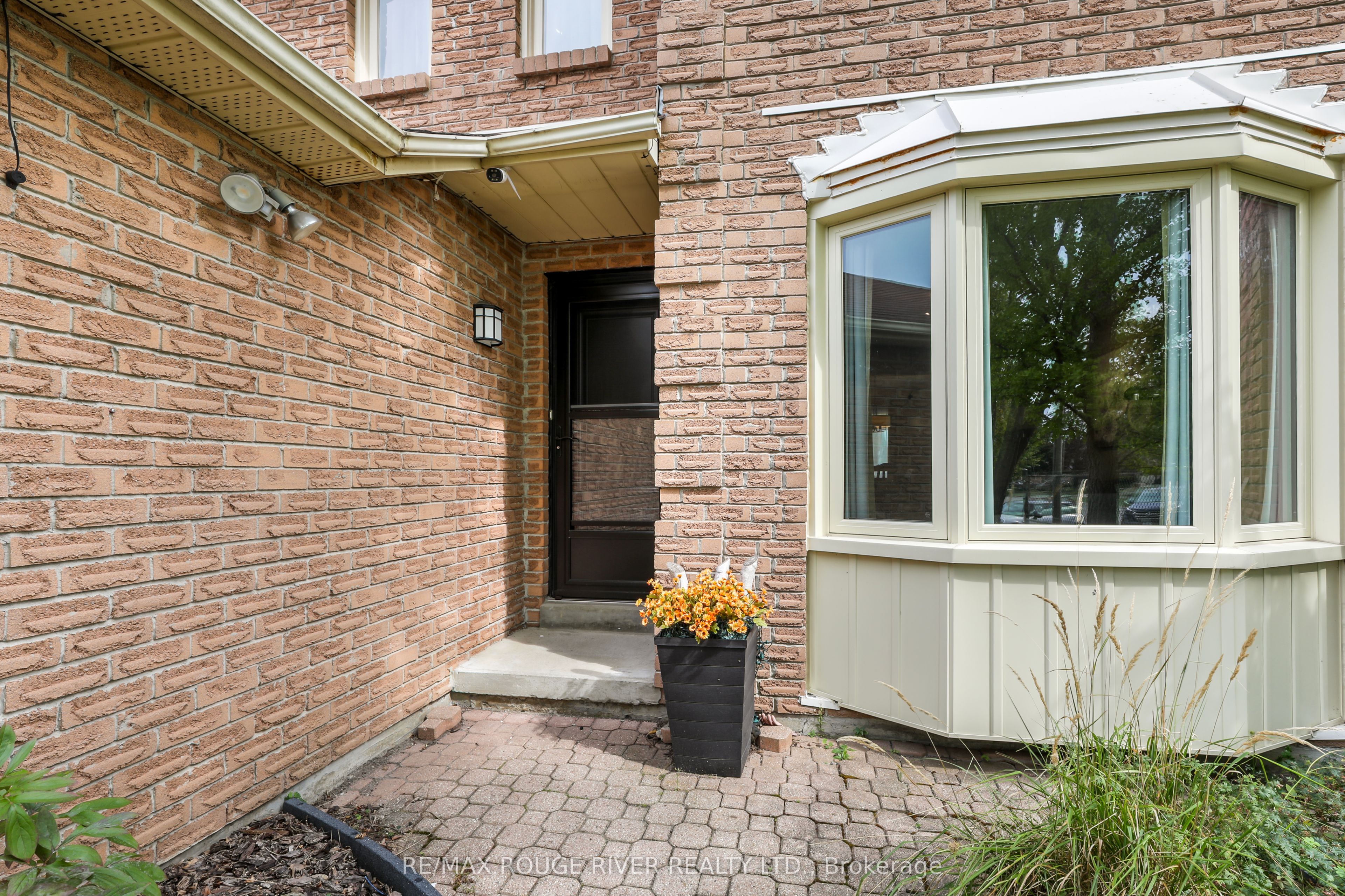 648 Cognac Crescent Property Photo 2