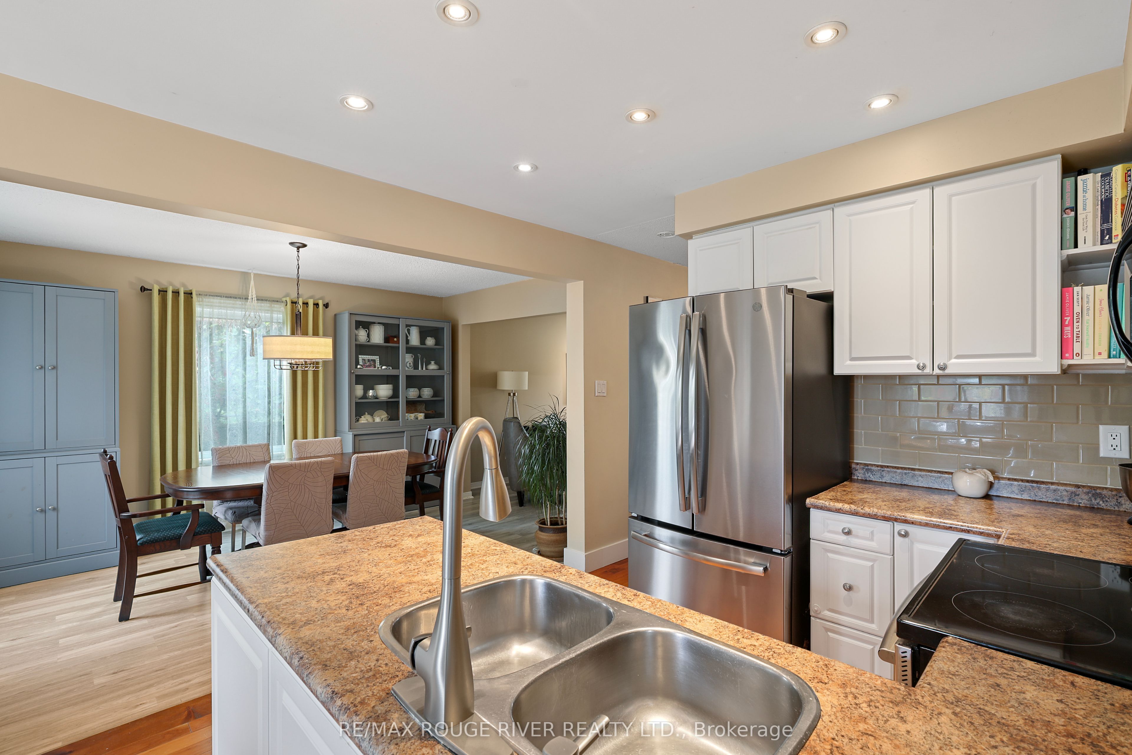 648 Cognac Crescent Property Photo 12