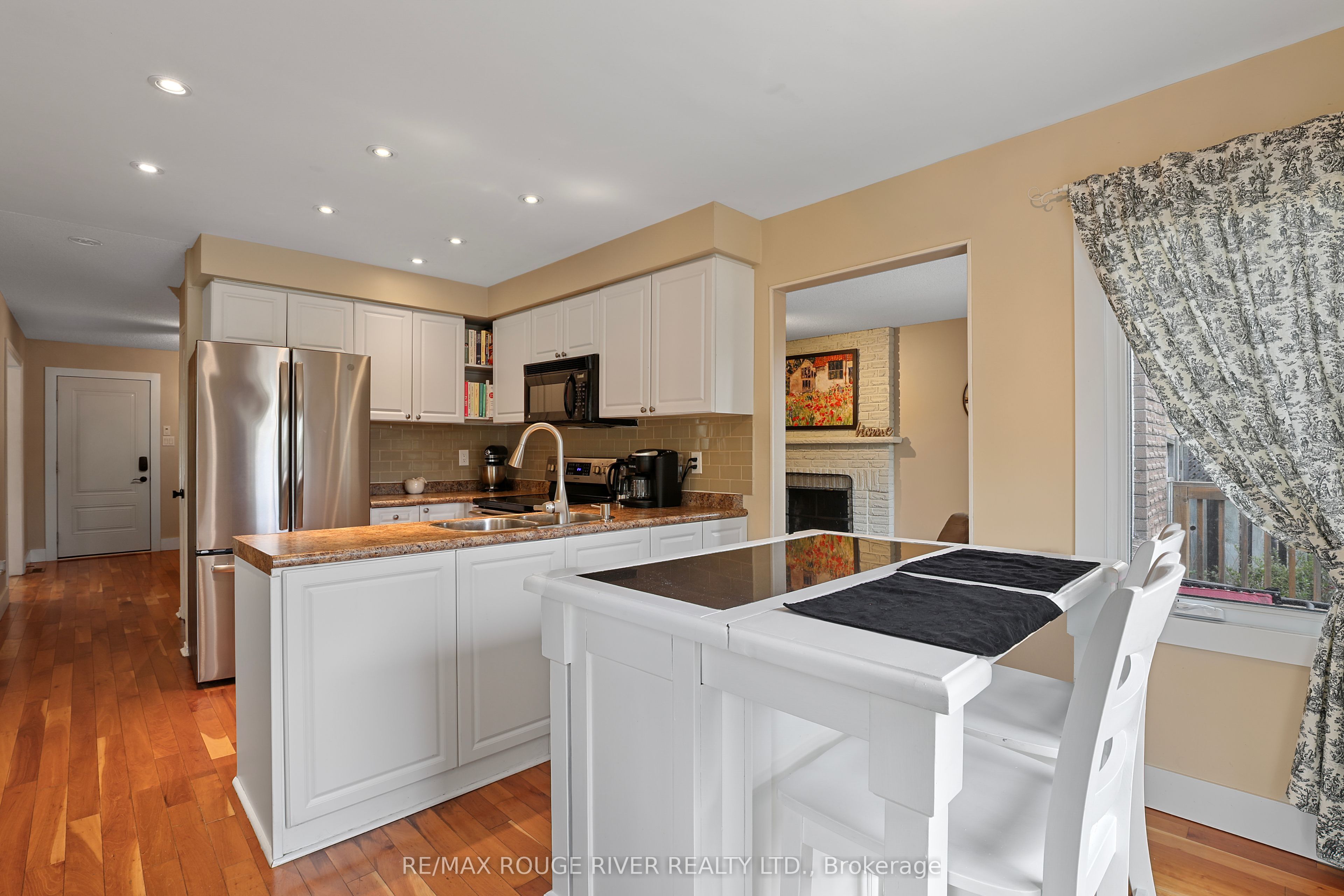 648 Cognac Crescent Property Photo 16