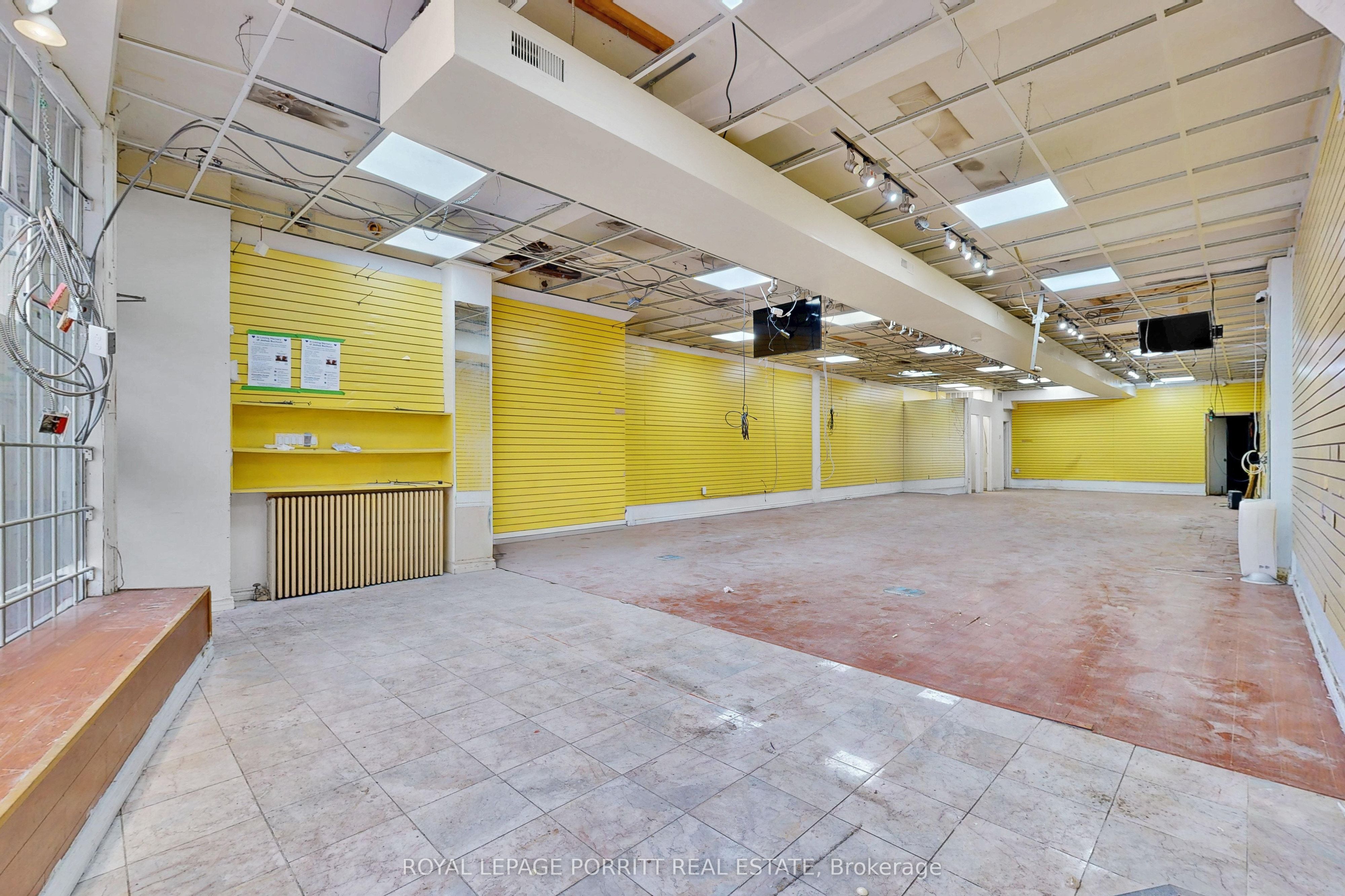 2651 Eglinton Avenue E Store Property Photo 5