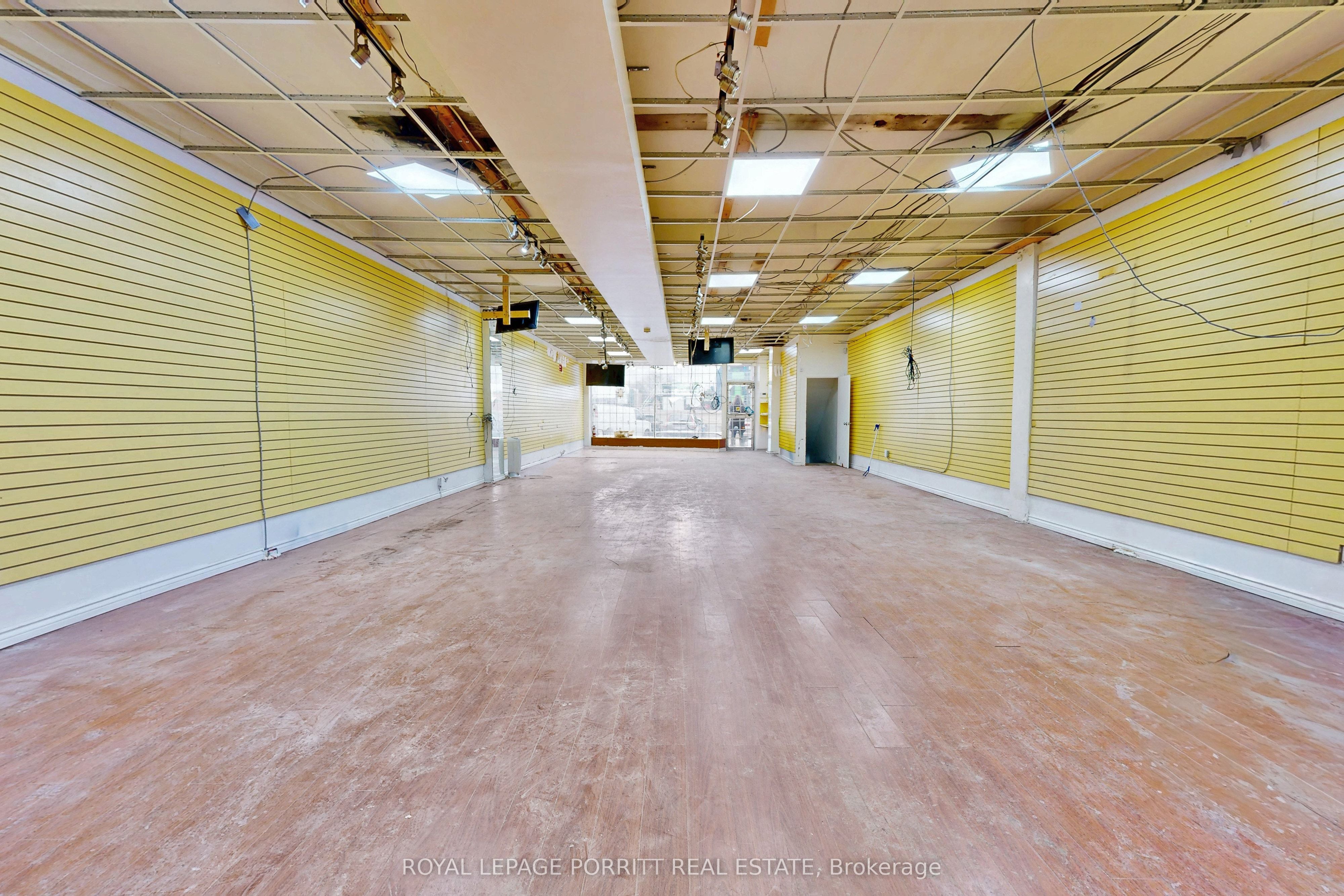 2651 Eglinton Avenue E Store Property Photo 7