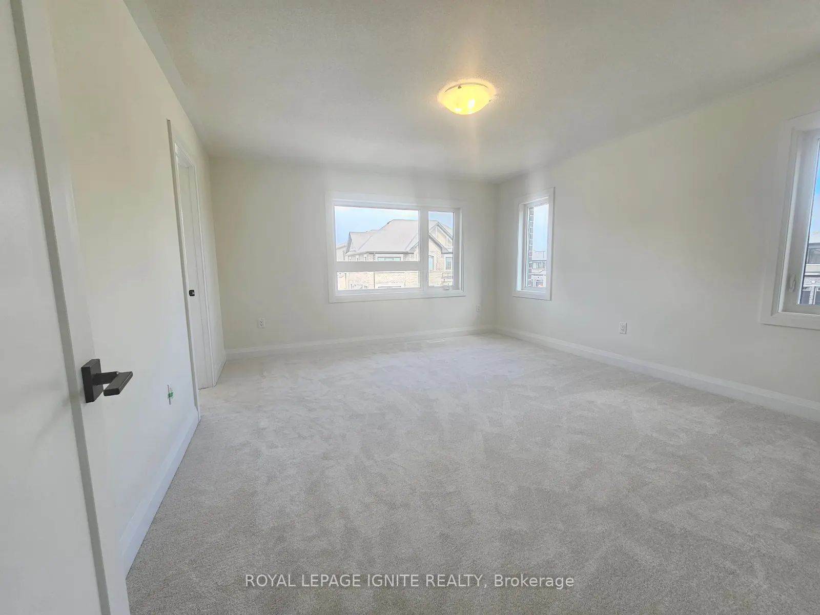 3250 Chimney Swift Crescent Property Photo 9