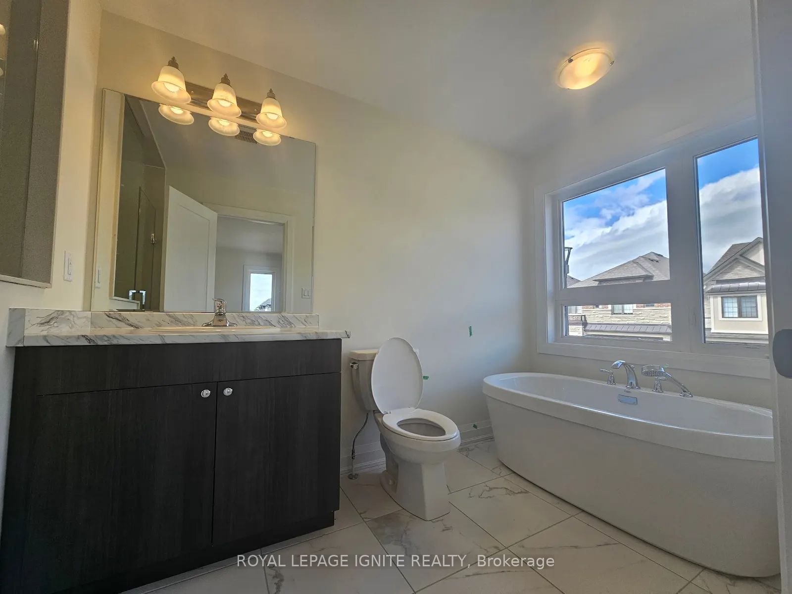 3250 Chimney Swift Crescent Property Photo 10