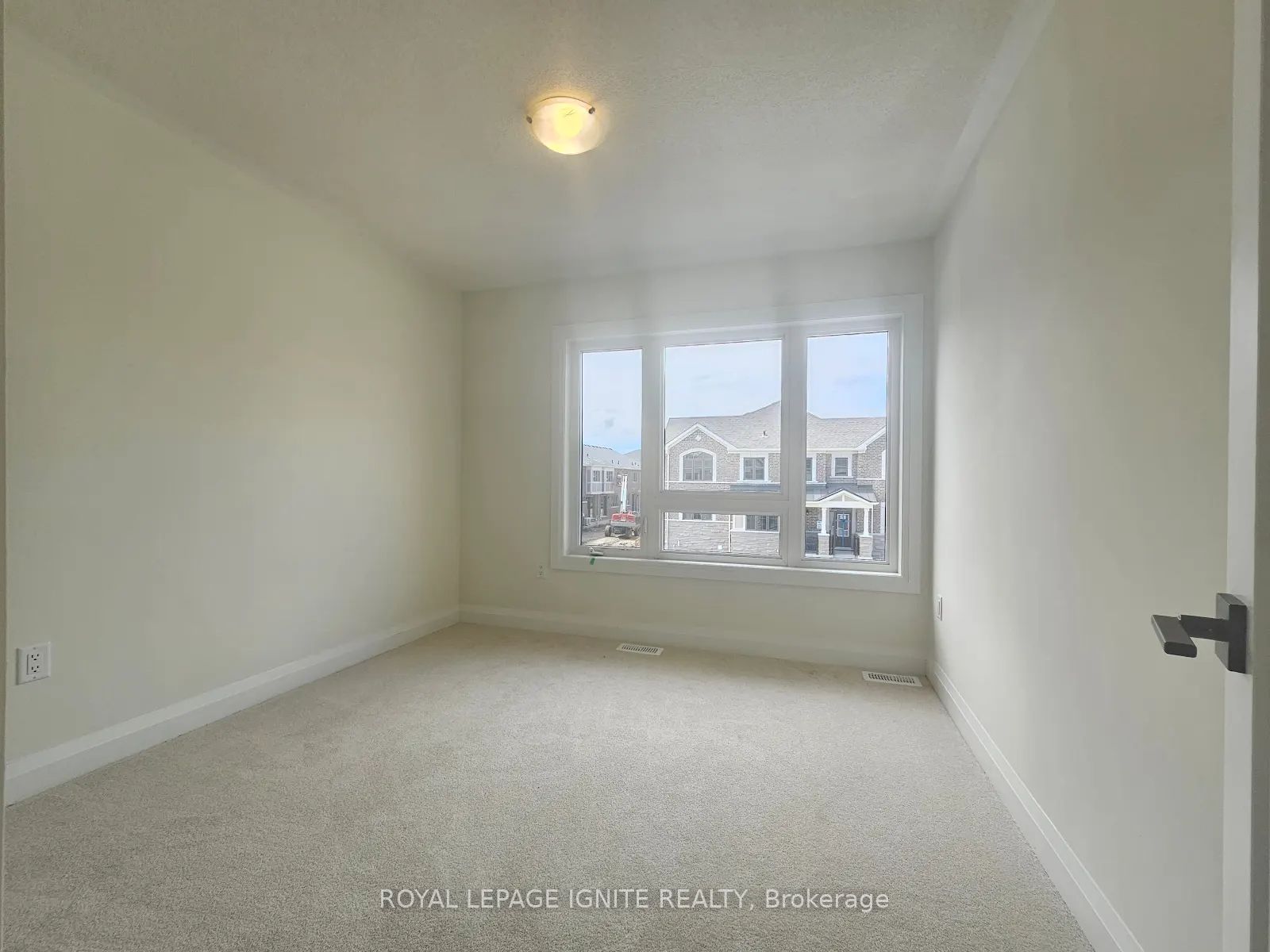 3250 Chimney Swift Crescent Property Photo 12