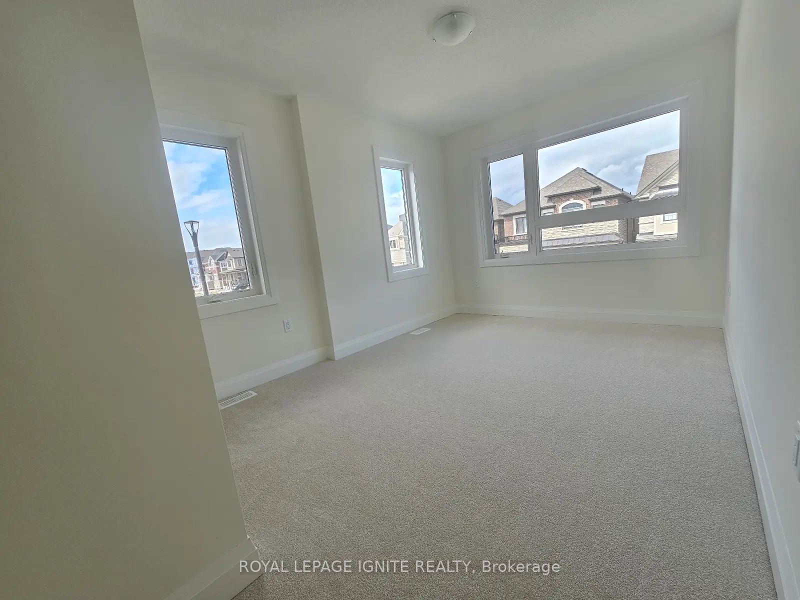 3250 Chimney Swift Crescent Property Photo 14