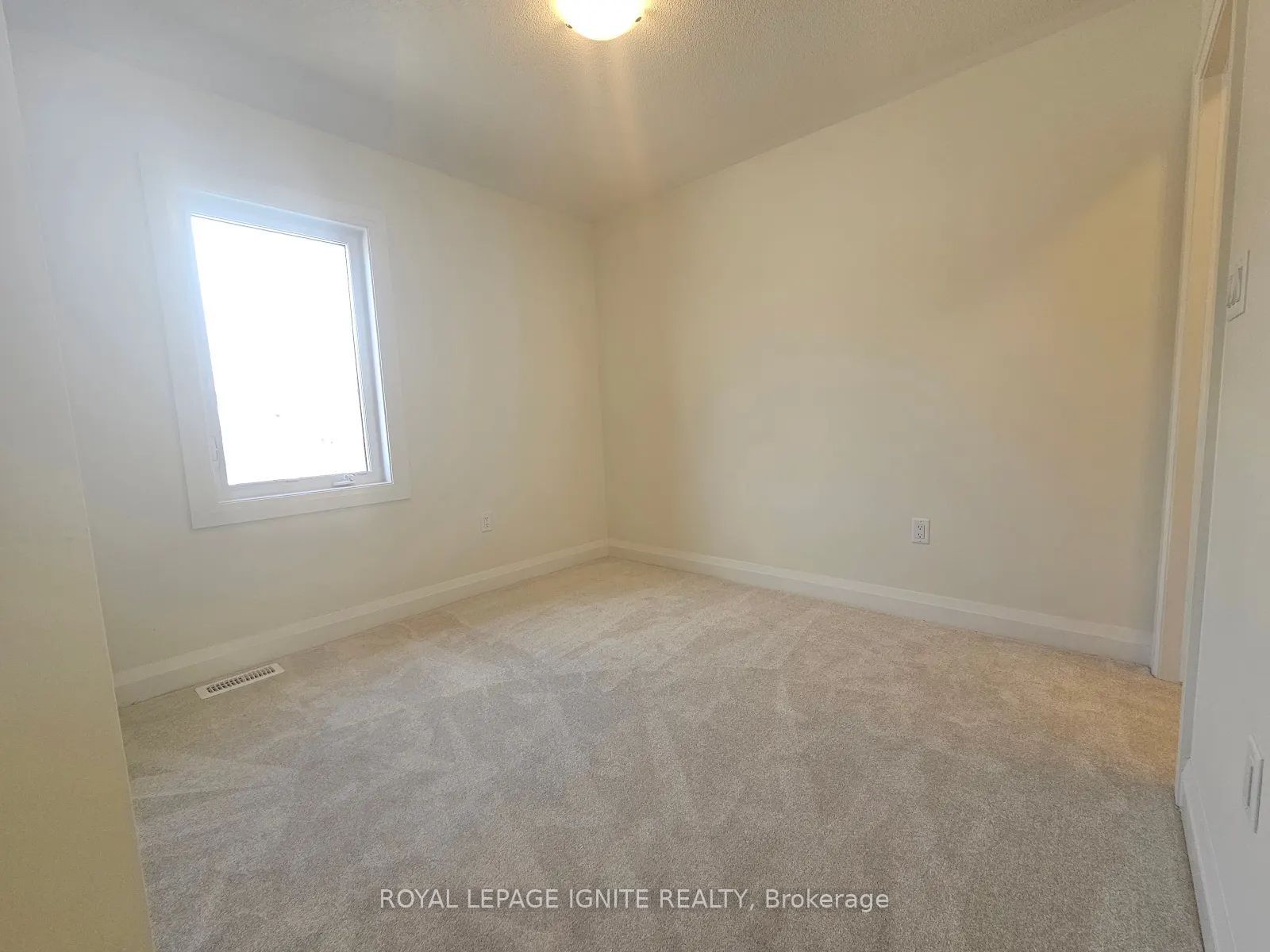3250 Chimney Swift Crescent Property Photo 16