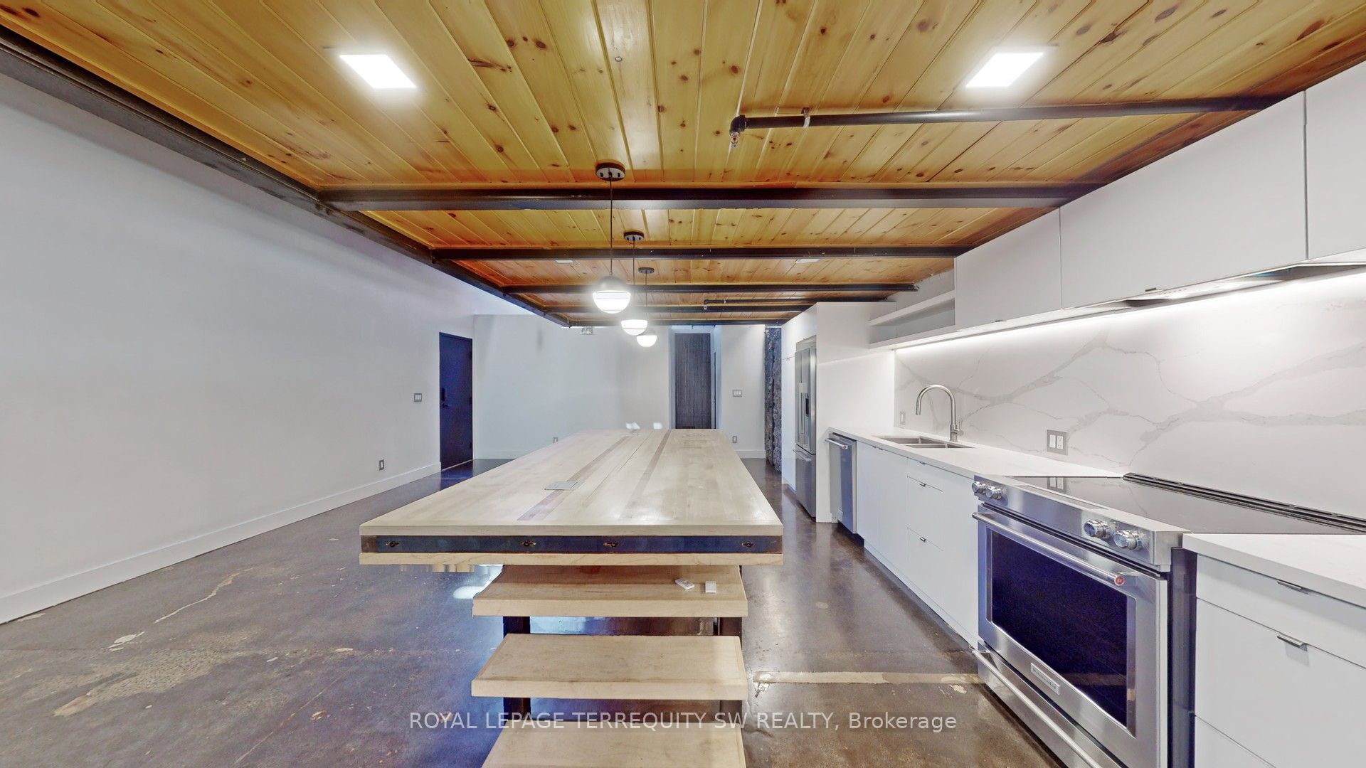 326 Carlaw Avenue 124 Property Photo 4