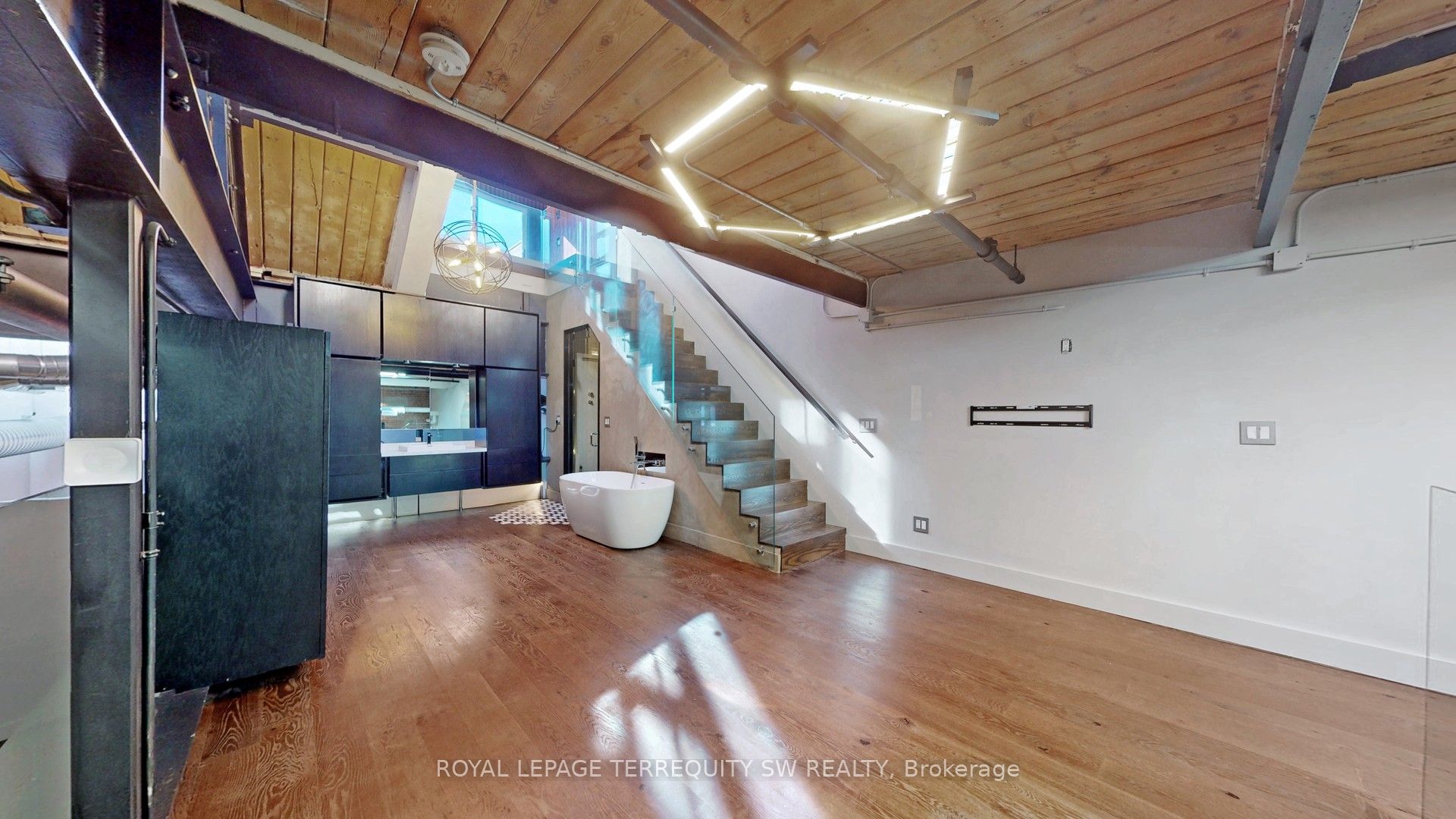 326 Carlaw Avenue 124 Property Photo 18