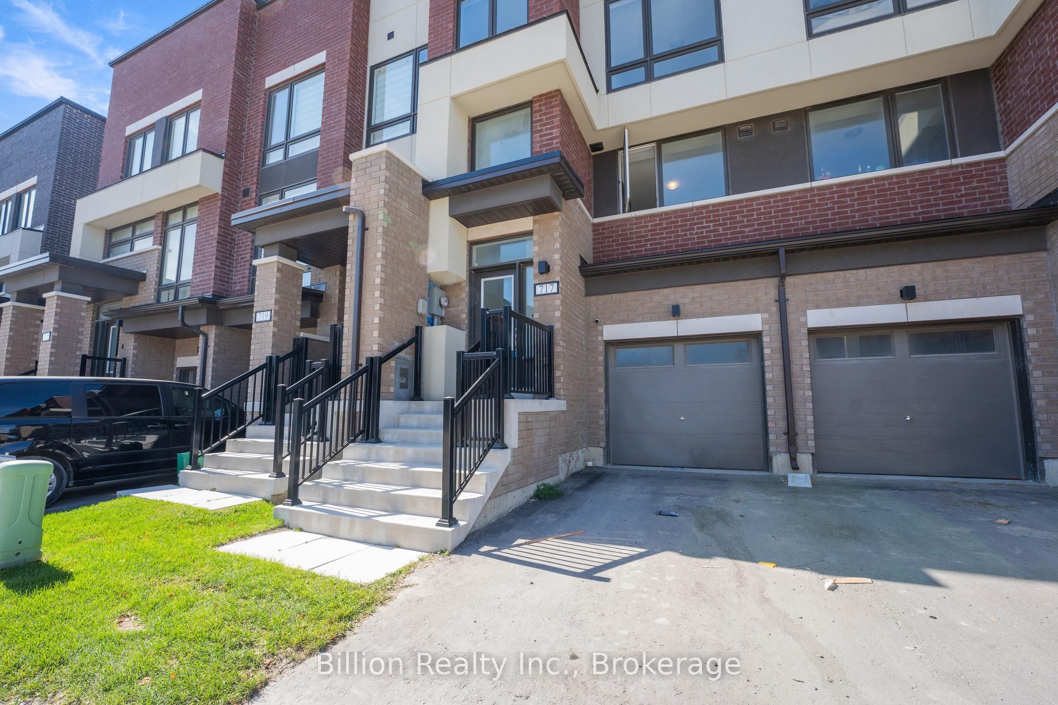 717 Heathrow Path Property Photo 2