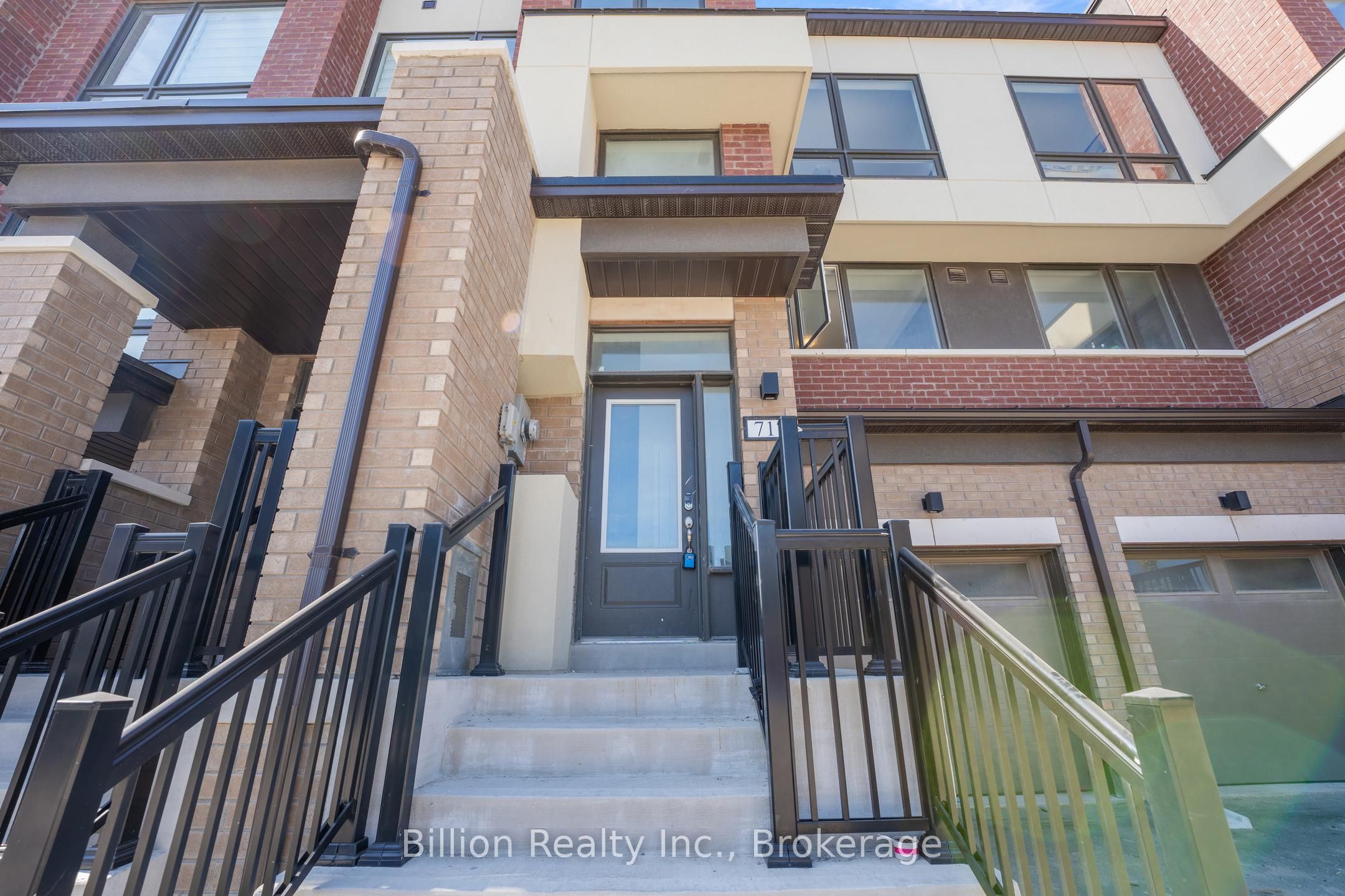 717 Heathrow Path Property Photo 3
