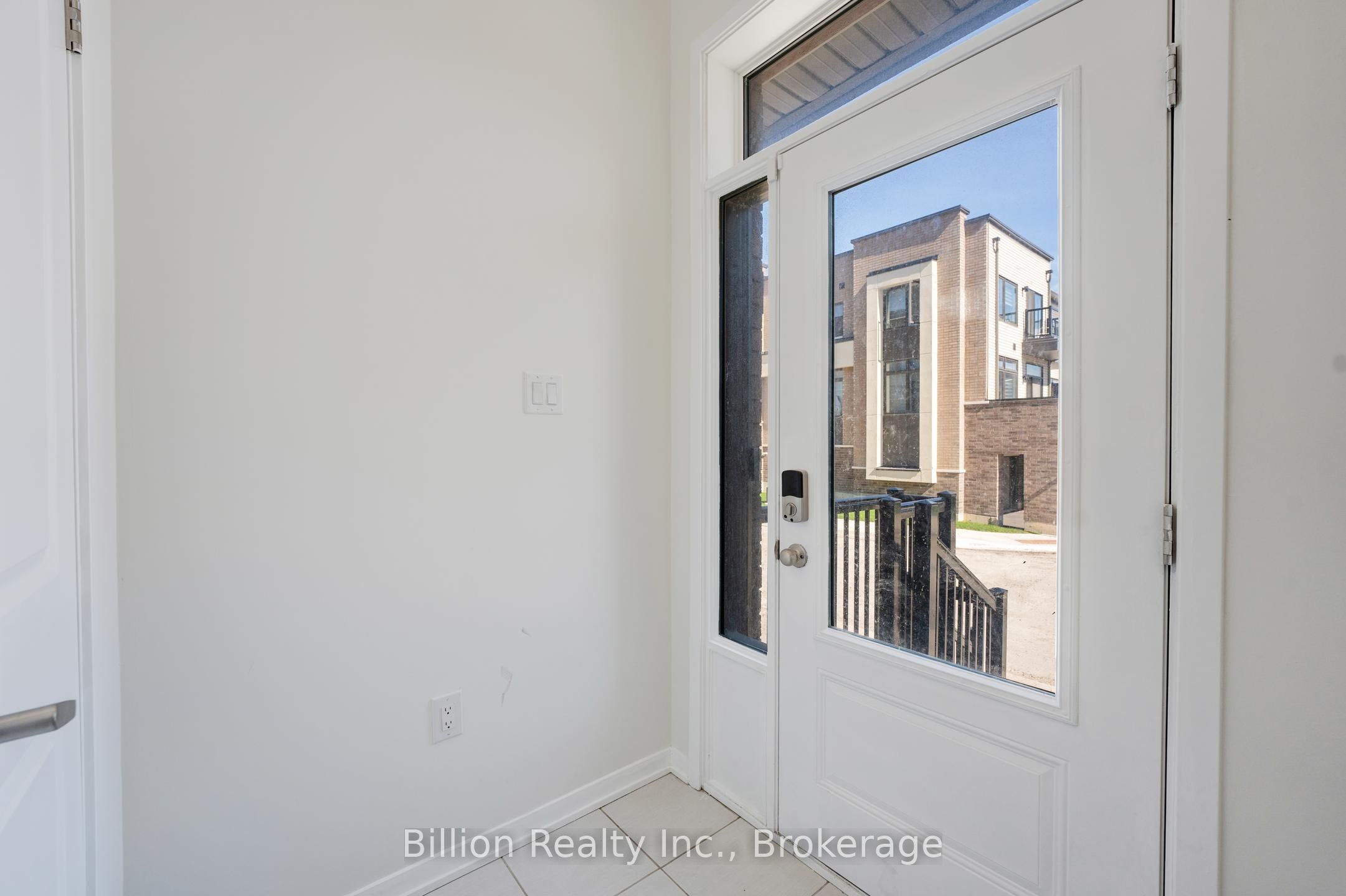 717 Heathrow Path Property Photo 4
