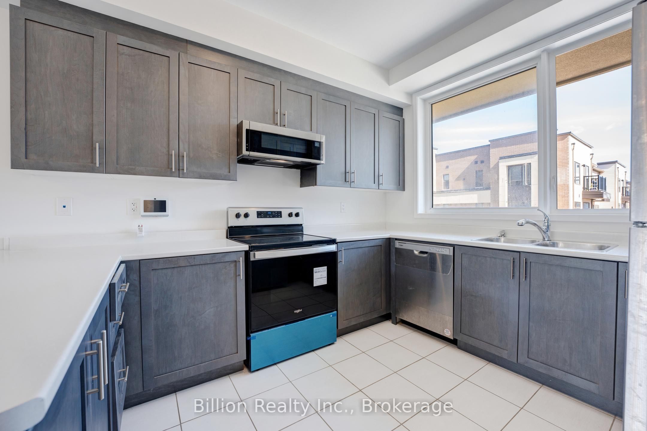 717 Heathrow Path Property Photo 9