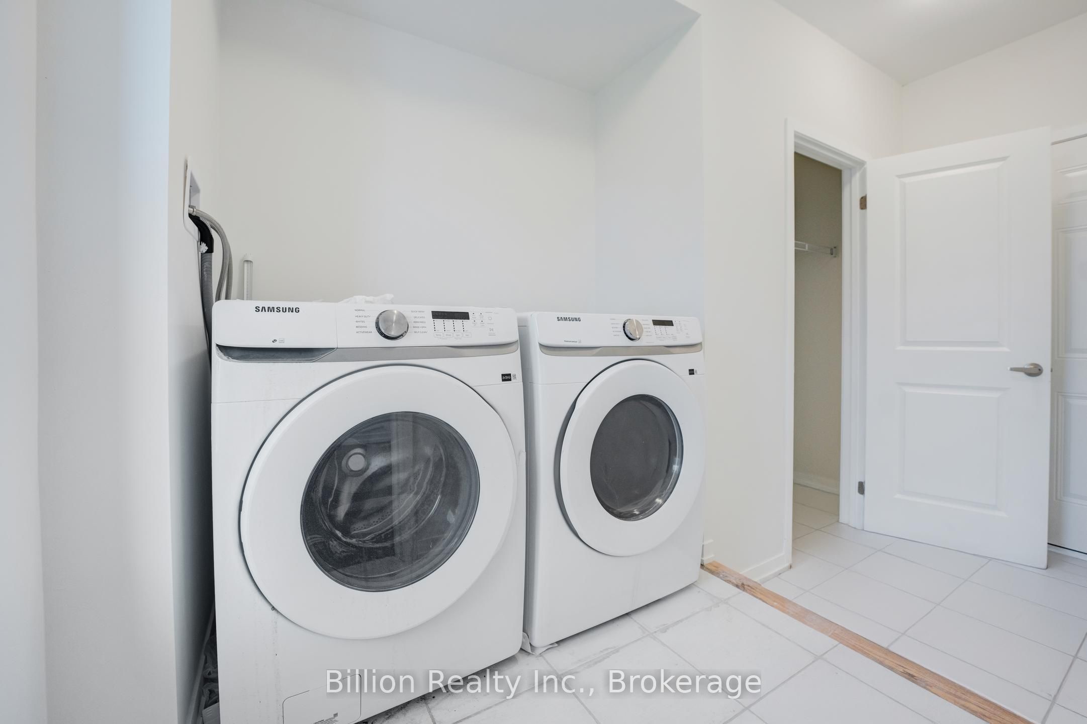 717 Heathrow Path Property Photo 29