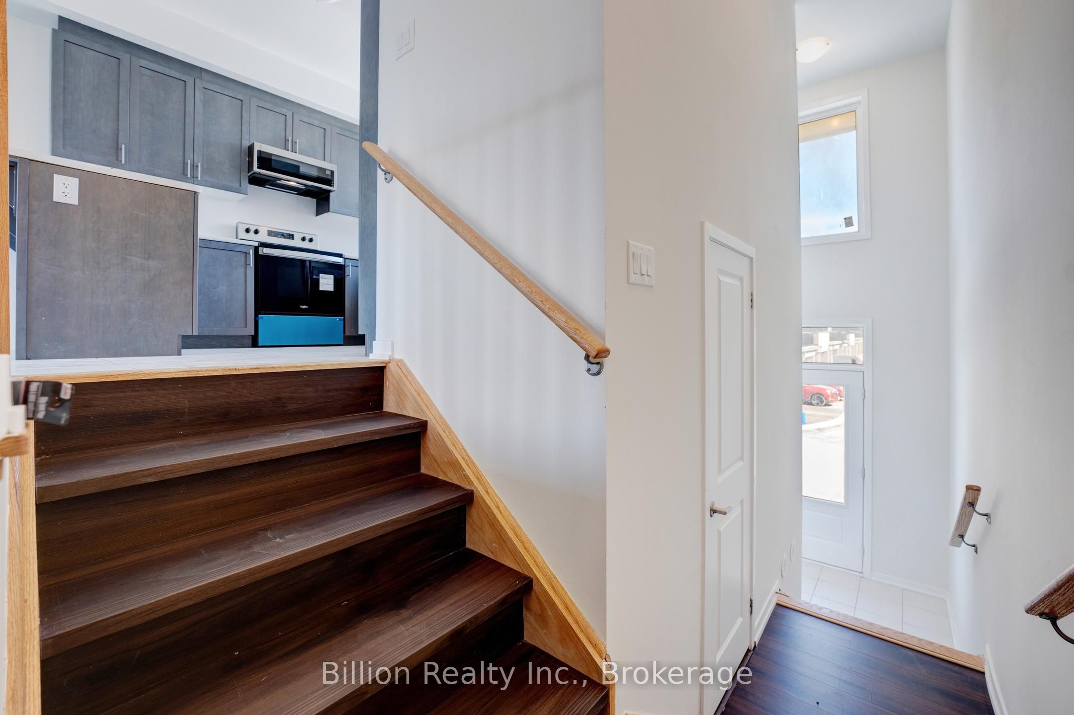717 Heathrow Path Property Photo 32
