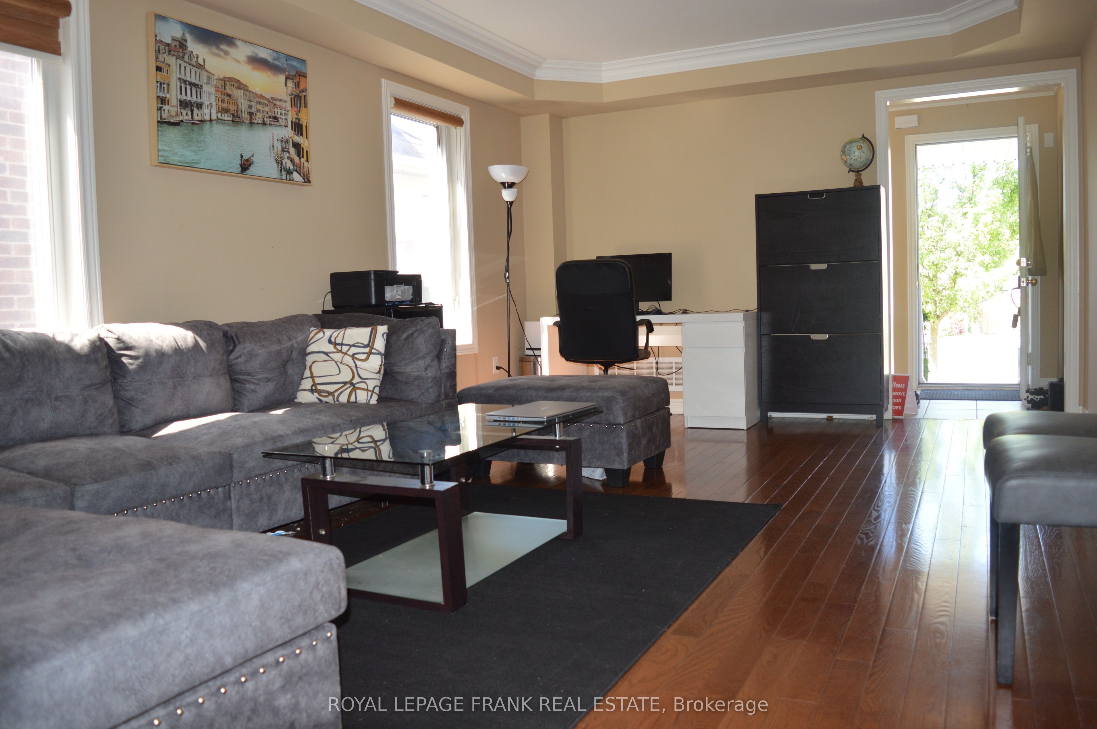 61 Summerside Avenue Property Photo 5