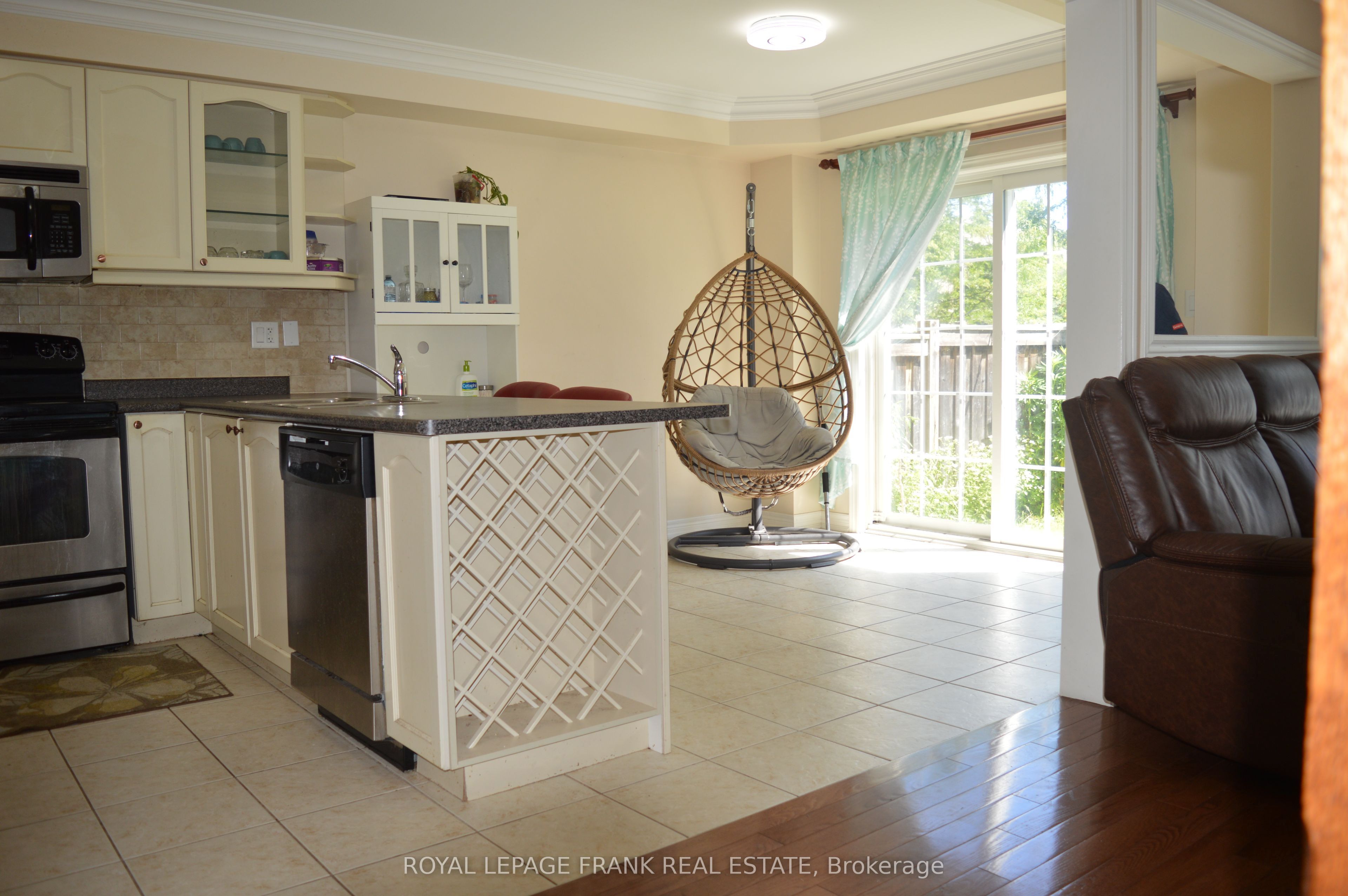 61 Summerside Avenue Property Photo 10