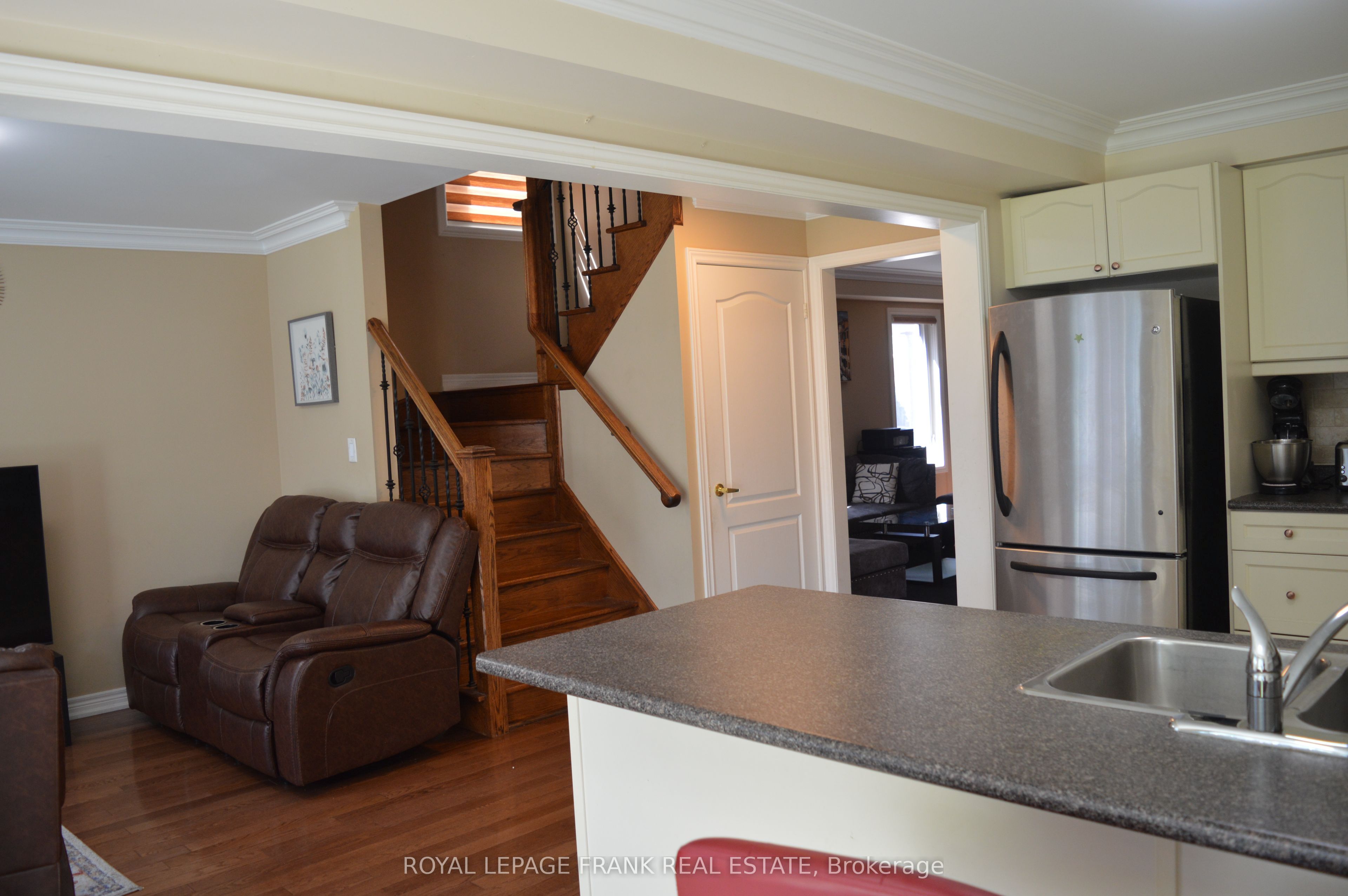 61 Summerside Avenue Property Photo 11