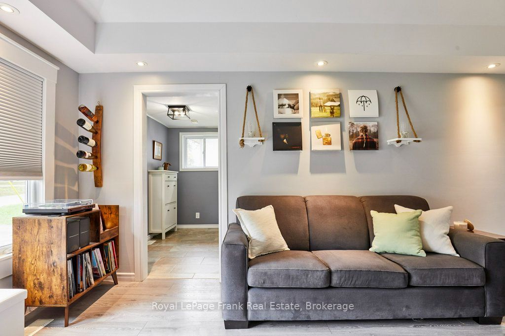 34 Pleasant View Avenue Property Photo 6