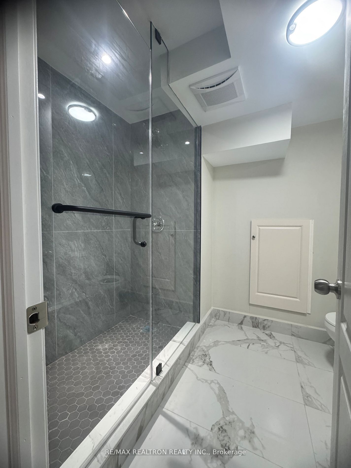 142 Auckland Drive Property Photo 39