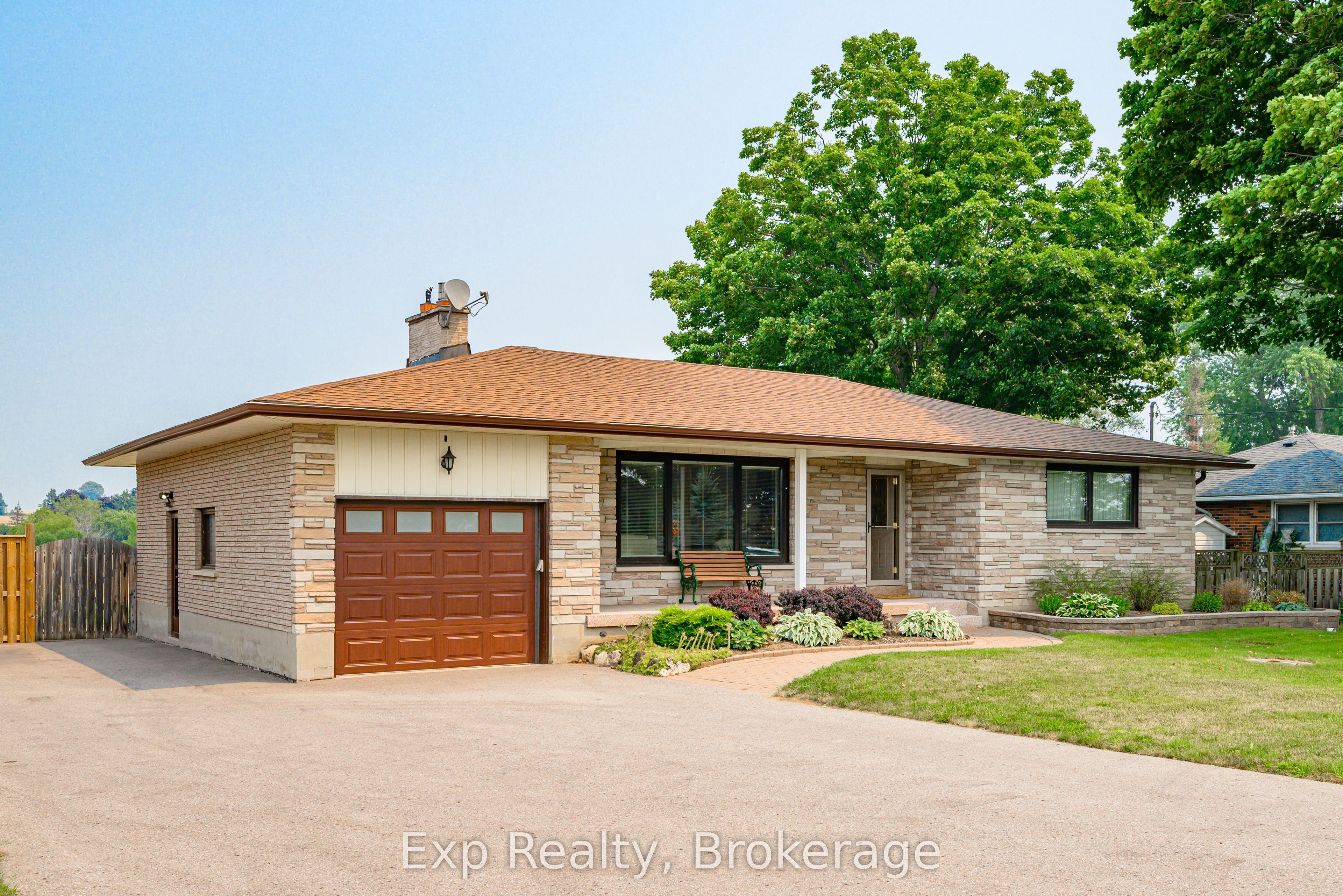 1325 Townline Road N Property Photo 2