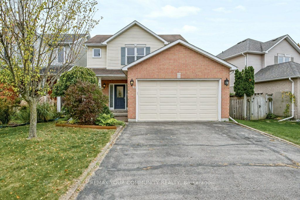 37 Brownstone Crescent Property Photo 1