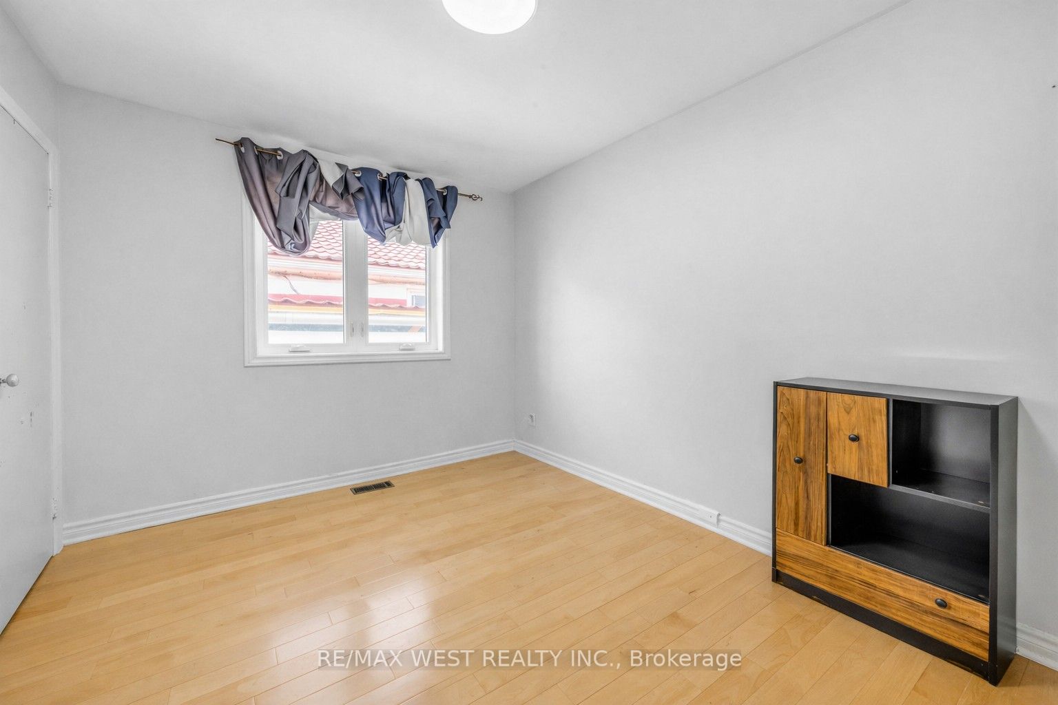 578 Bellamy Road N Property Photo 10