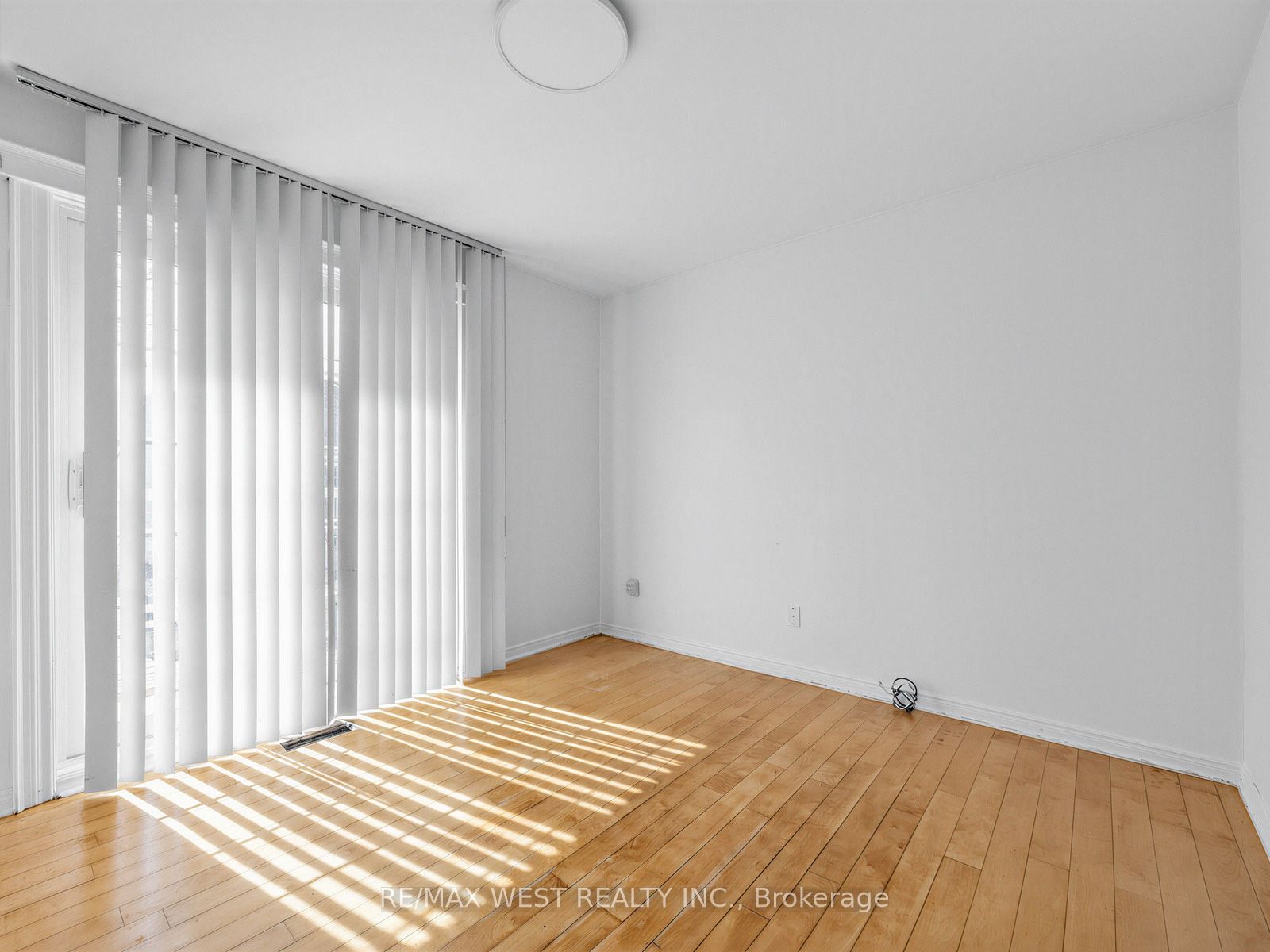 578 Bellamy Road N Property Photo 11