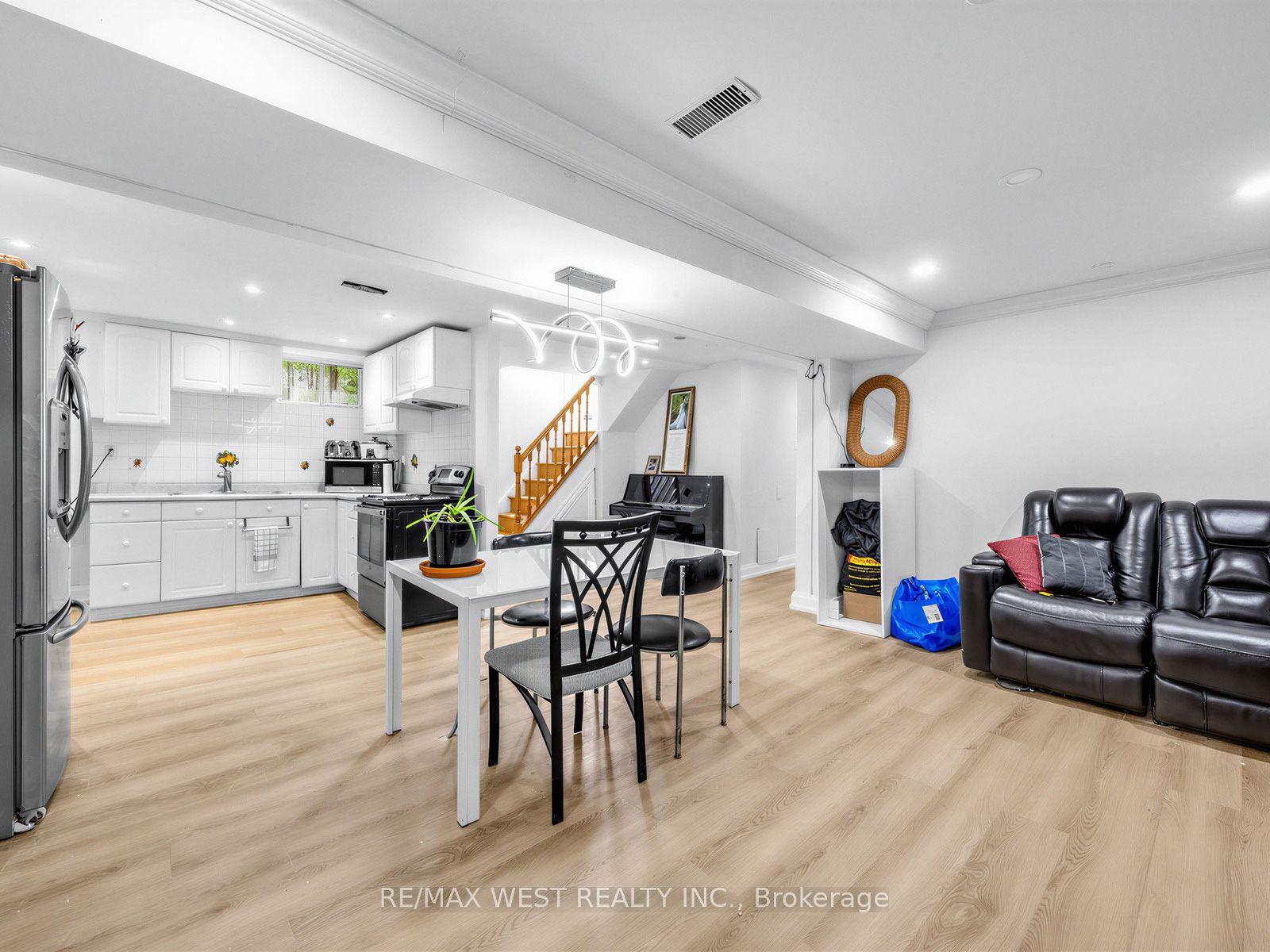578 Bellamy Road N Property Photo 13