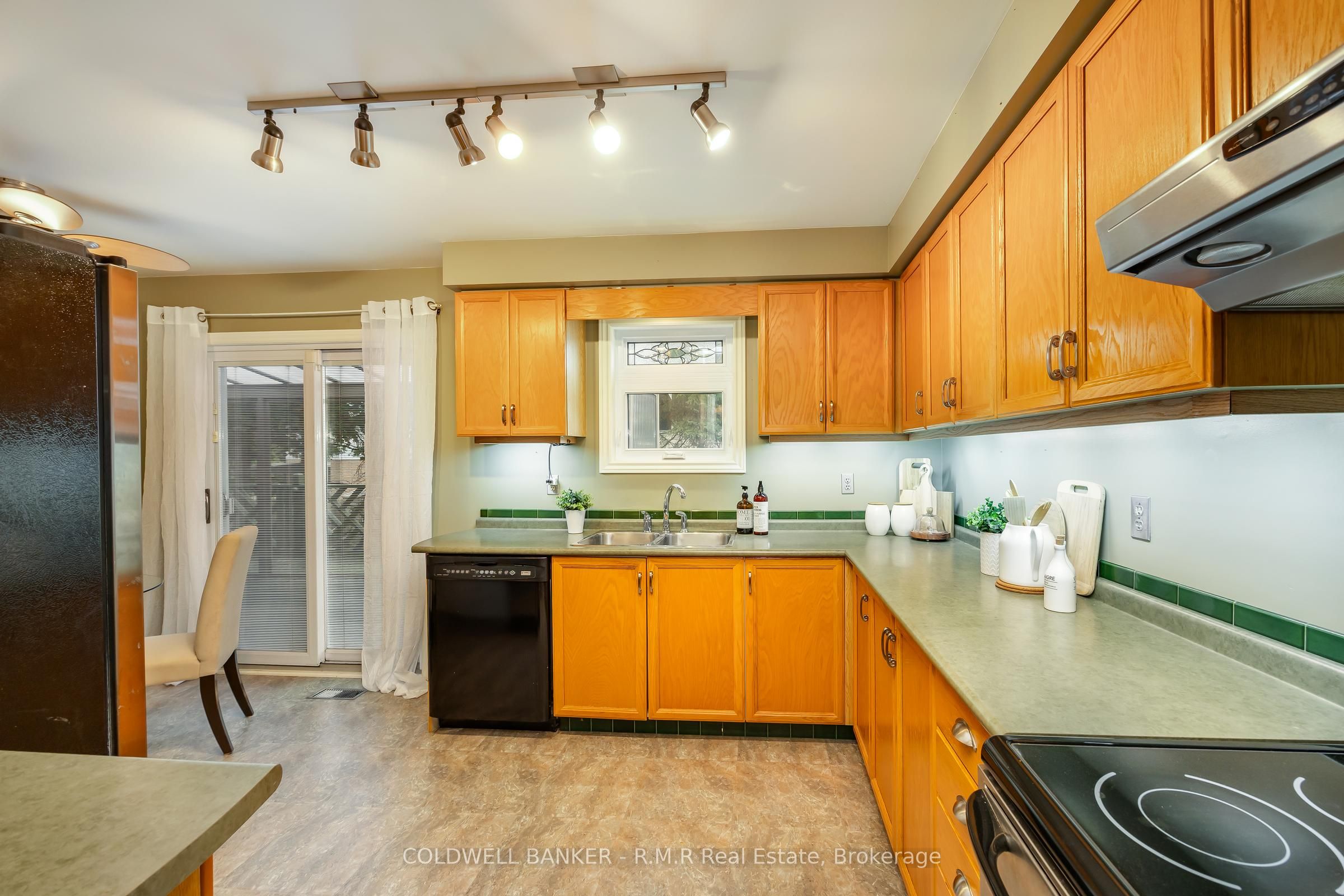 1090 Thimbleberry Circle Property Photo 10